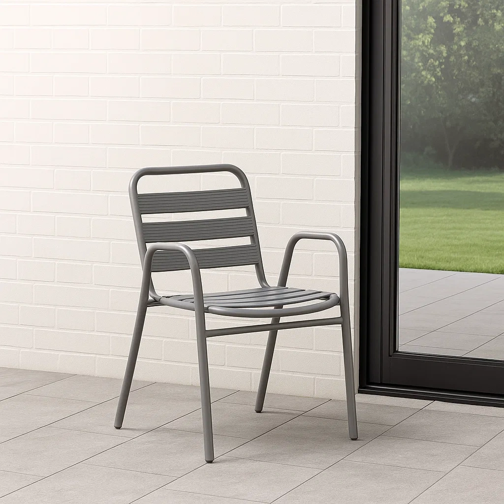 Chaise de jardin grise en aluminium, adaptée à l