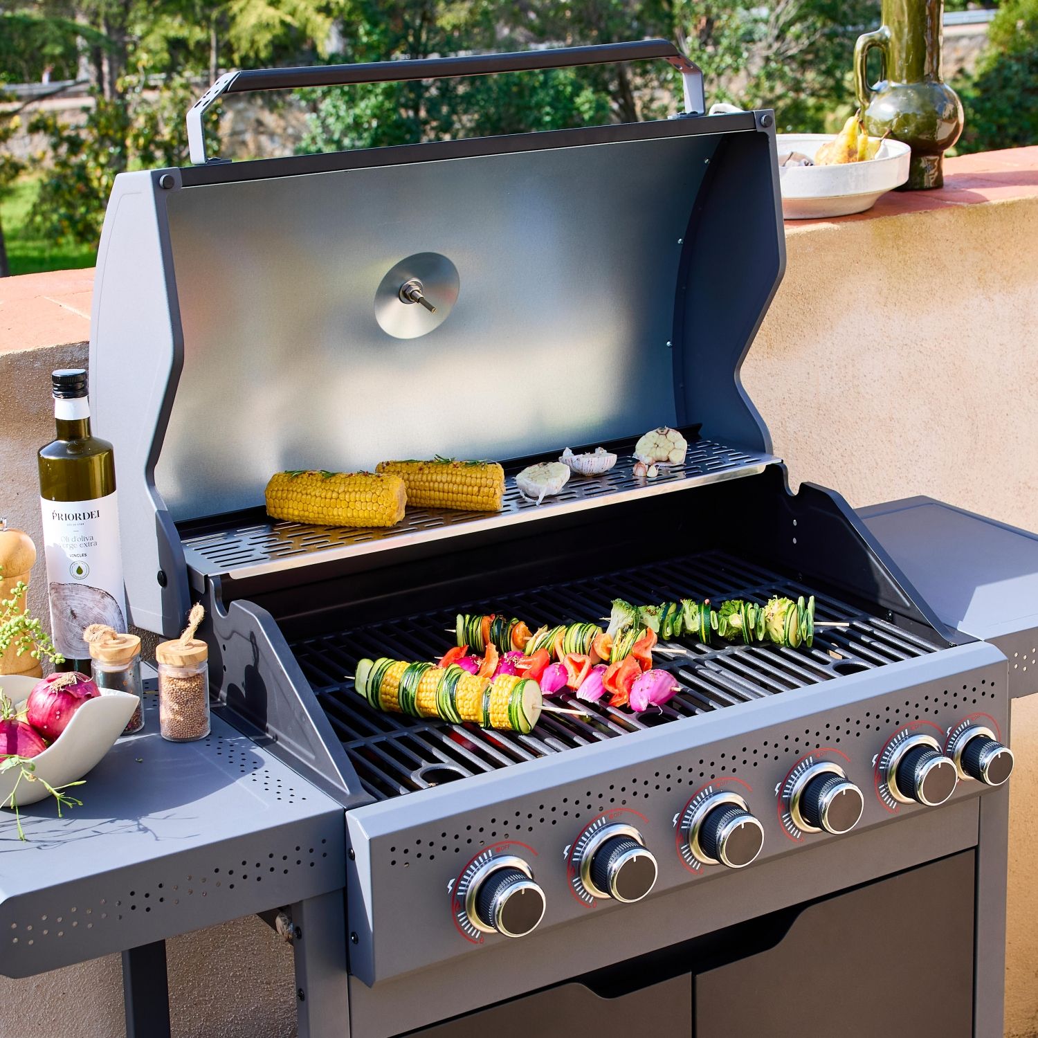 Gasgrill mit 5 Brennern + 1 Seitenbrenner, Schwarz