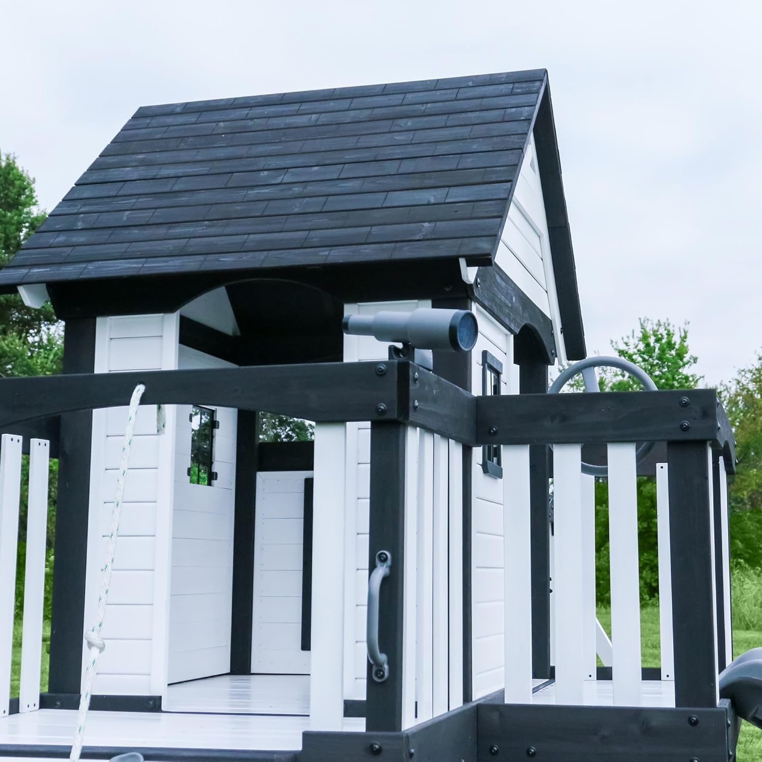 Ensemble de jeux extérieur en bois de cèdre Backyard Discovery Canyon Creek 2025 avec toboggan, cabane dans les arbres, balançoires et mur d'escalade