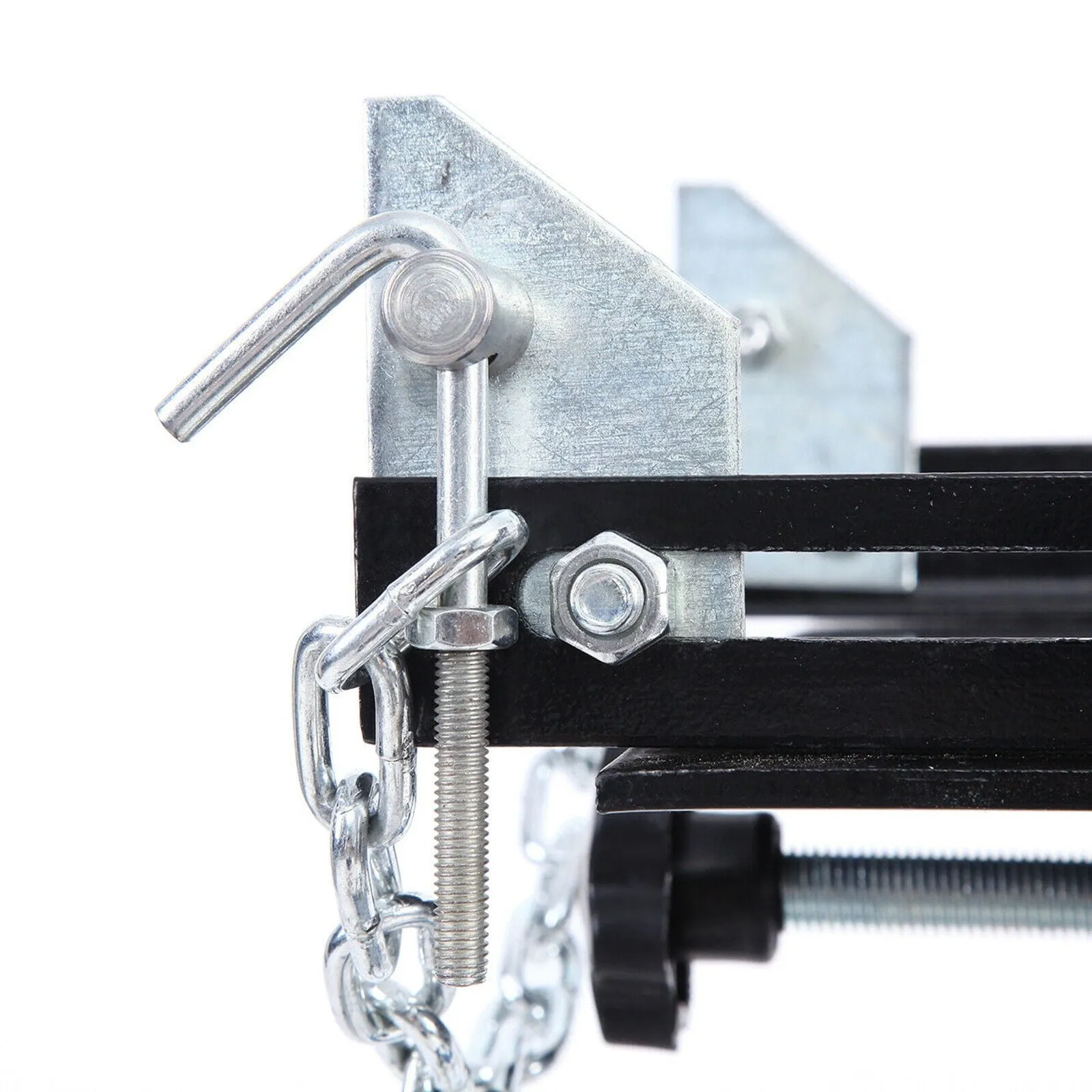 Lodret hydraulisk donkraft til køretøjers gearkasser. 0,75 tons (1660 lb) kapacitet. Løftehøjde fra 84 til 178 cm. 360° drejelige hjul og fodpedal. Blå.