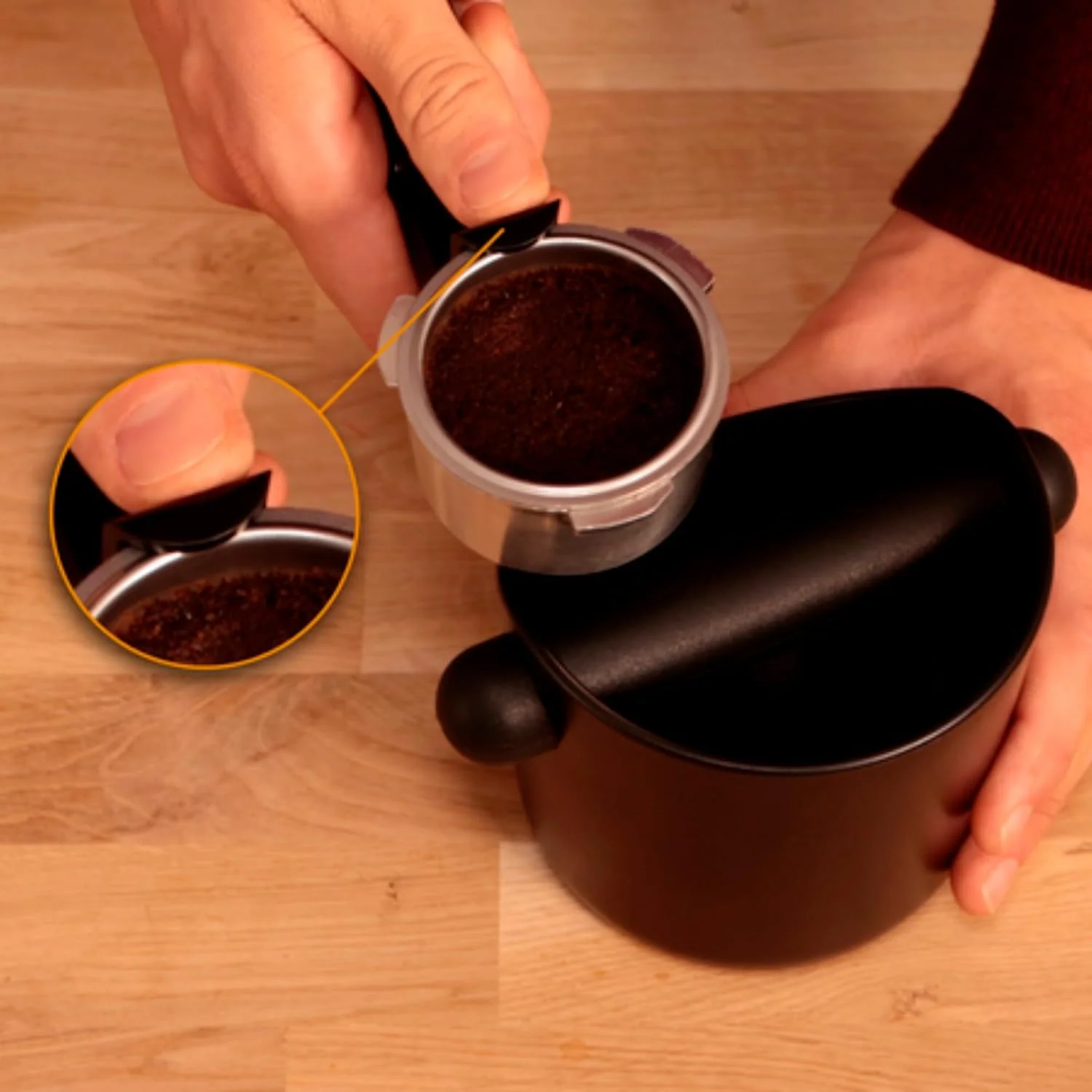 Machine à expresso Krups Virtuoso Essential - 15 bars. Acier inoxydable noir. Design compact et élégant. Arrêt automatique. Expresso et cappuccino. Thermobloc. Buse vapeur. Doseur inclus. XP4418