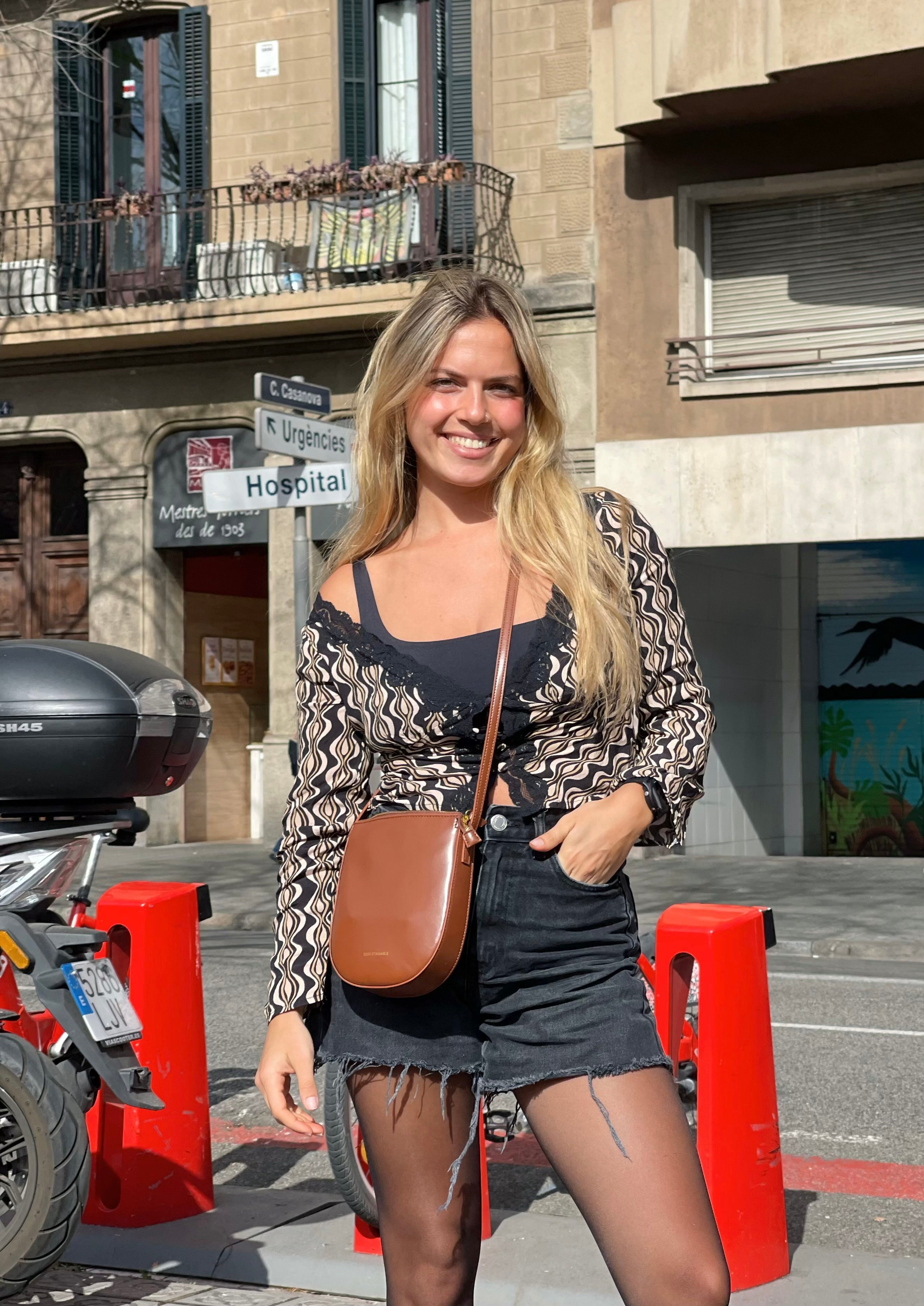 Eva - Apple Leather Crossbody Bag - Brown