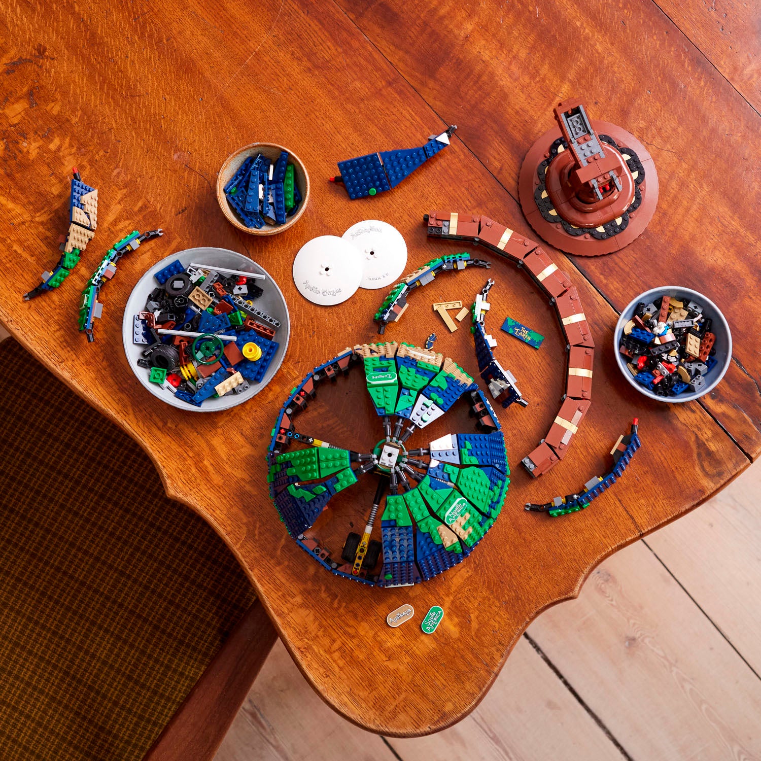 LEGO – Ideas Globus 21332 Spielzeug-Bauset (2.585 Teile)