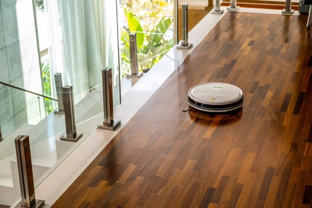 Aspirateur robot RCV 1 2025 – Nettoyage intelligent et efficace des sols durs