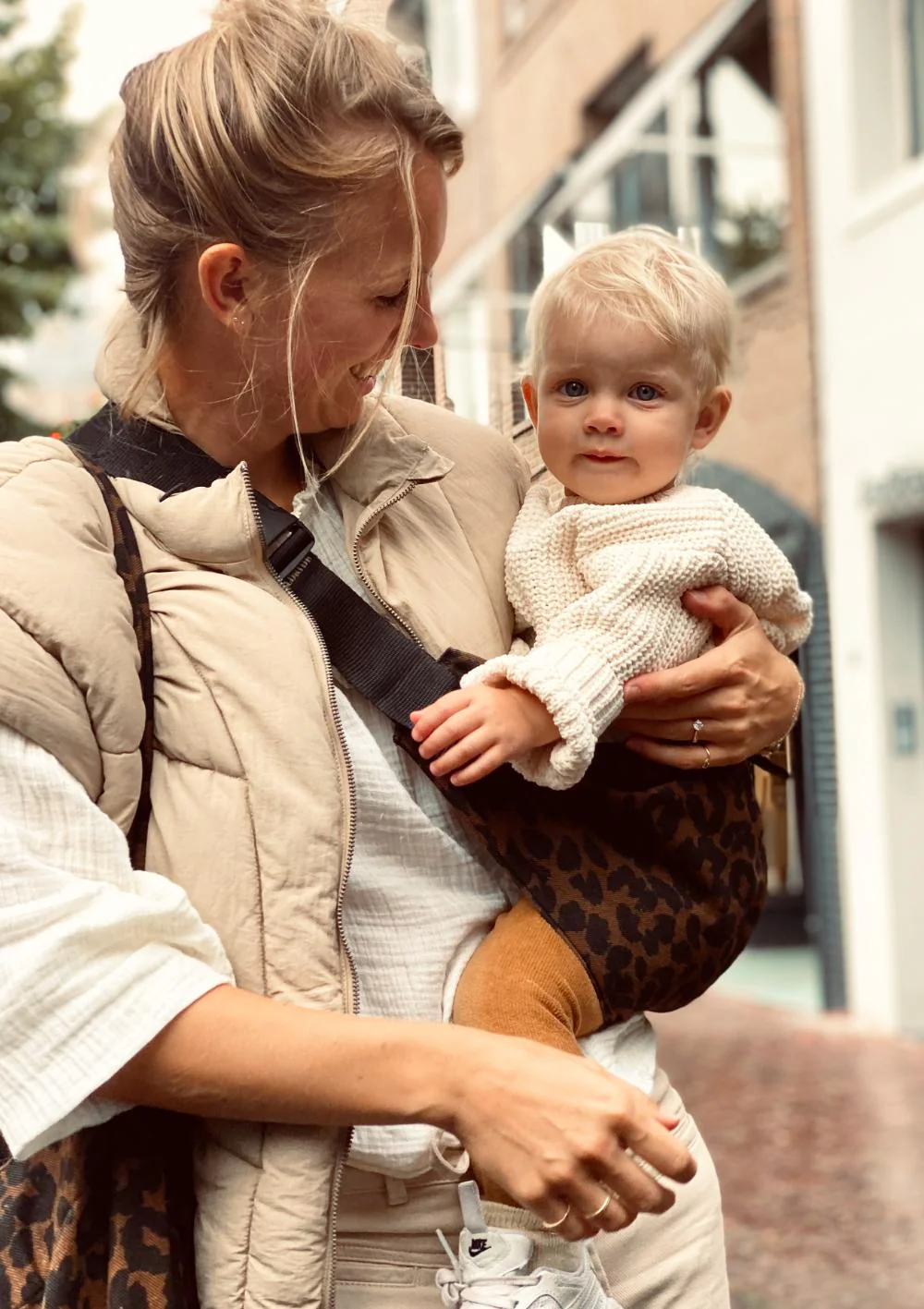 2025 WILDRIDE Ergonomisk Babybæresele med Moderne Leopardprint – Komfortabel og Praktisk til Børn fra 9 Måneder til 4 År