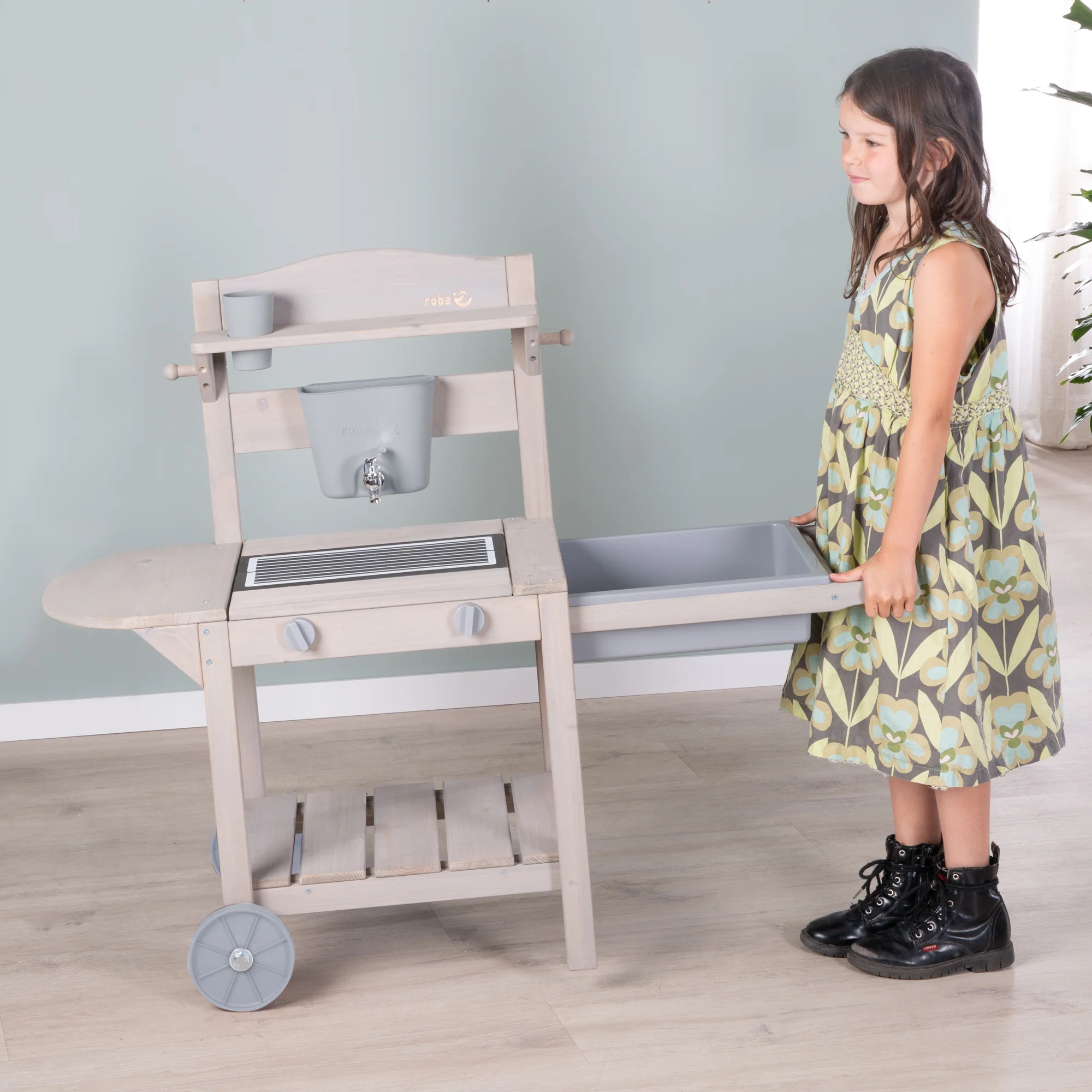 Mobile Spielküche und Grill-Matschset für Kinder – FSC-zertifiziertes Holz – gravierte graue Oberfläche