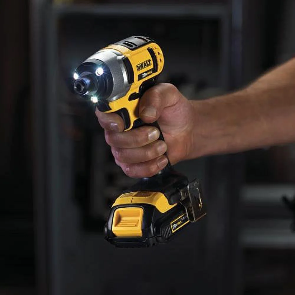 2025 DEWALT DCK240C2 20V MAX Akku-boremaskine og slagskruetrækker-kombinationssæt med (2) 1,3 Ah batterier, oplader og taske