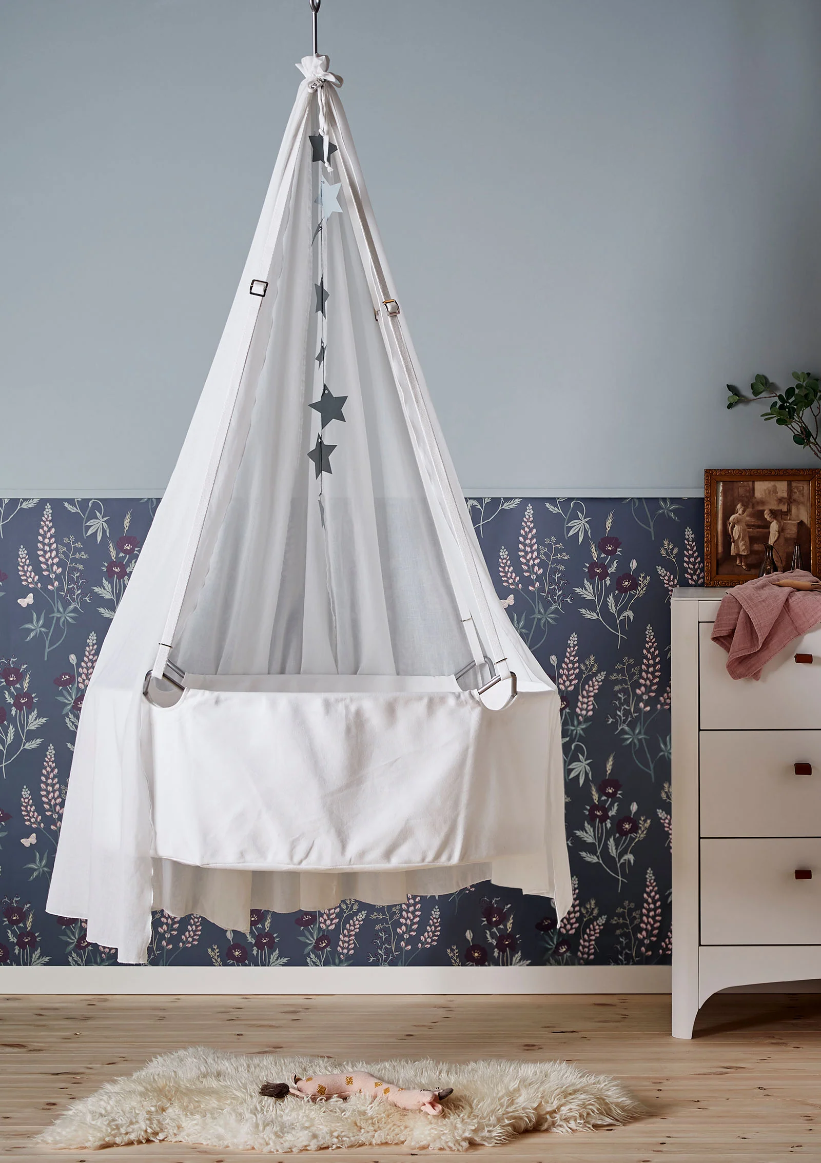 Kinderbett-Set „Classic“ (Modelljahr 2025) mit weißem/weißem Ständer