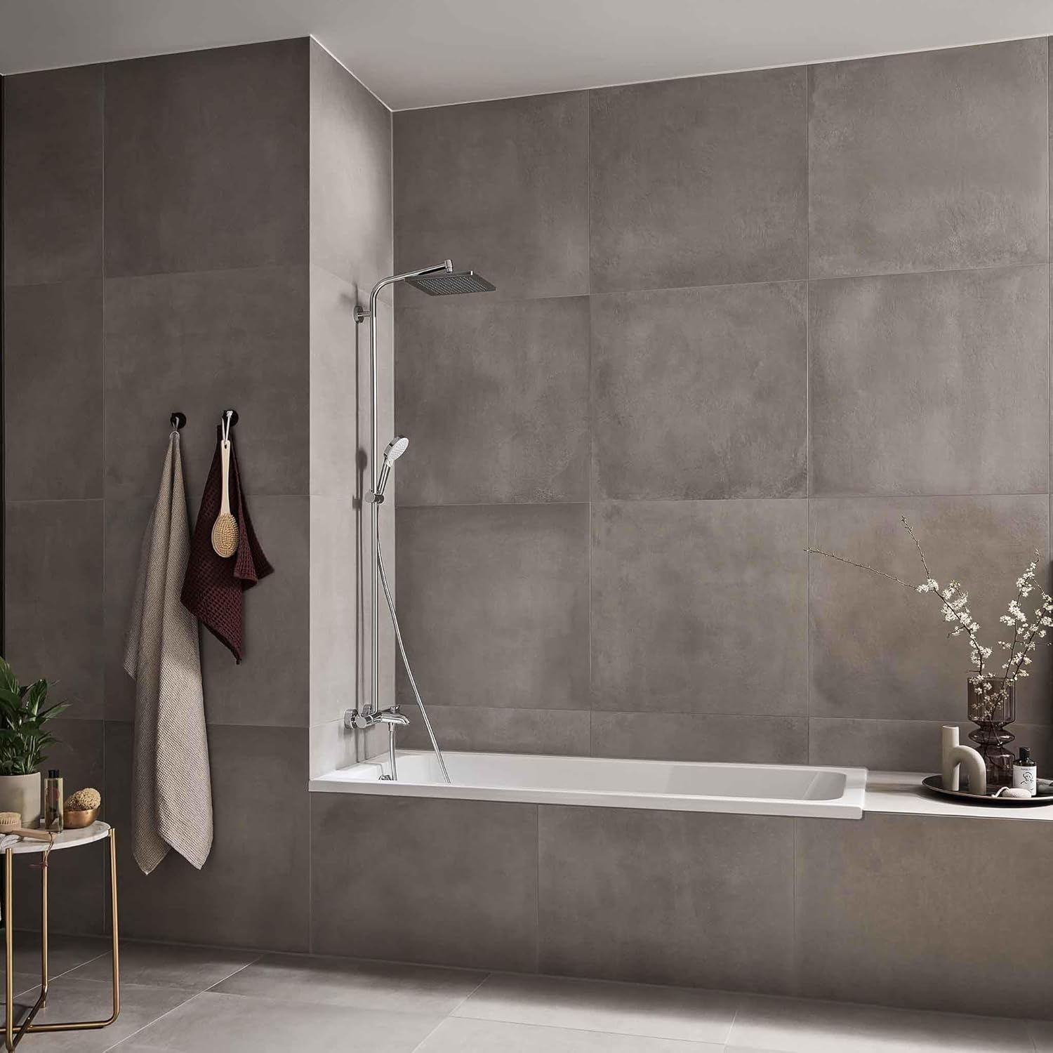 hansgrohe Crometta E - wassersparendes Duschsystem (EcoSmart) mit Thermostat, Regendusche (240 x 240 mm), Handbrause (2 Strahlarten), flexiblem Schlauch, Brausestange und rechteckigem, feststehendem Brausekopf, Chrom, 27281000