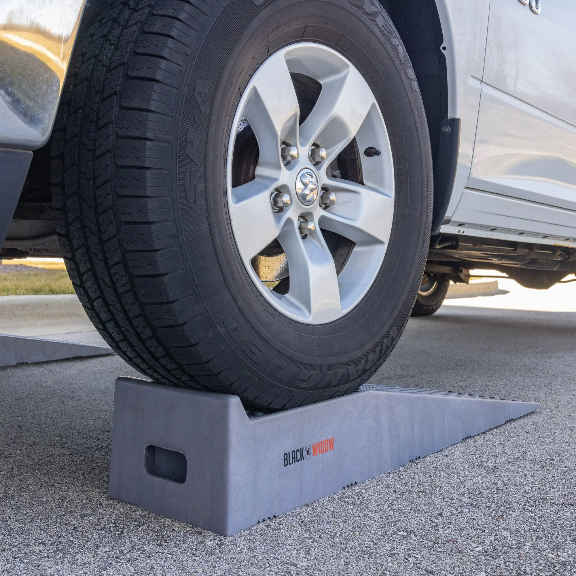 Black Widow letvægts adgangsramper i plastik – 10.000 lb lastekapacitet pr. par