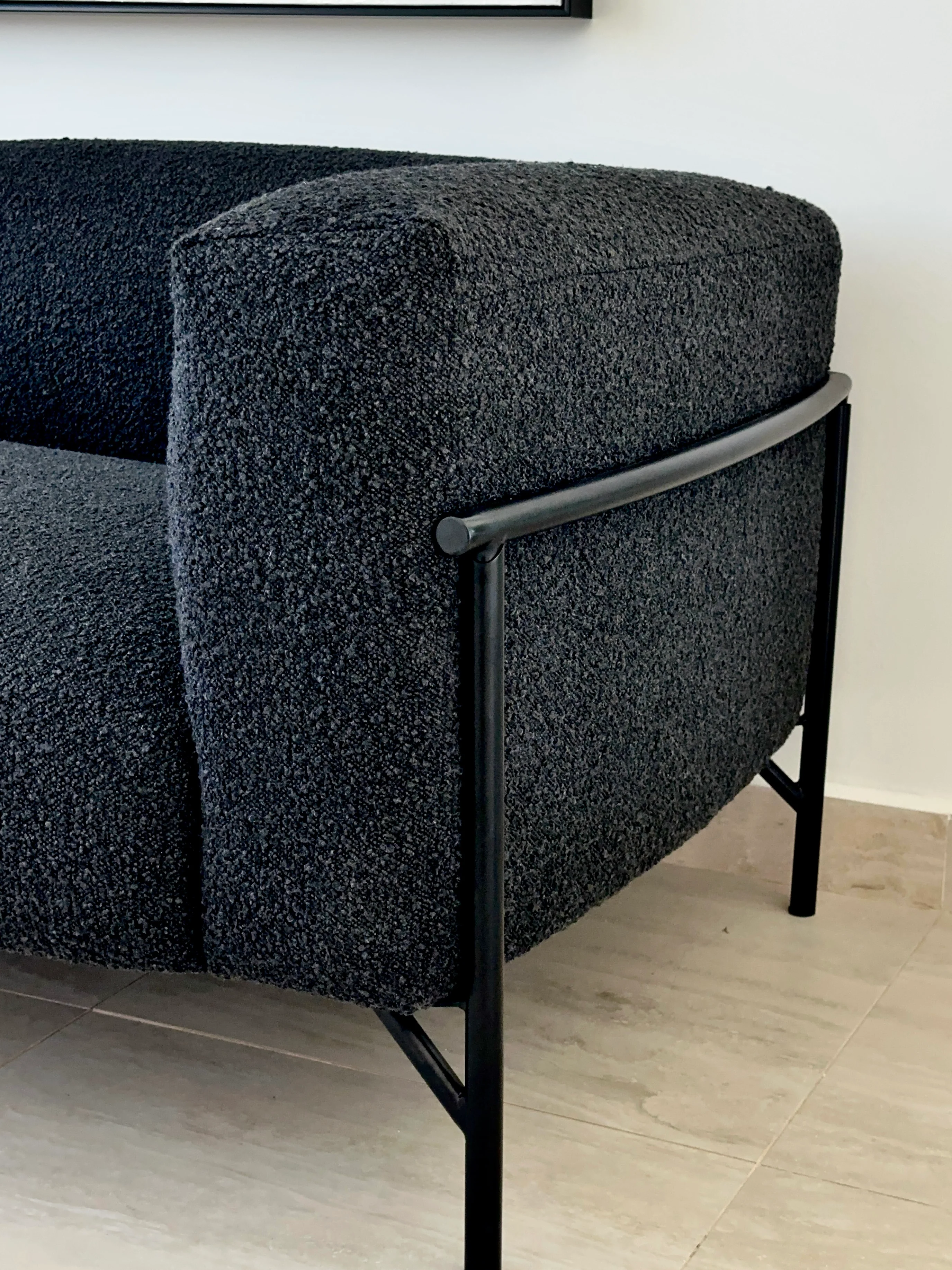 Sofa aus schwarzem Bouclé-Stoff