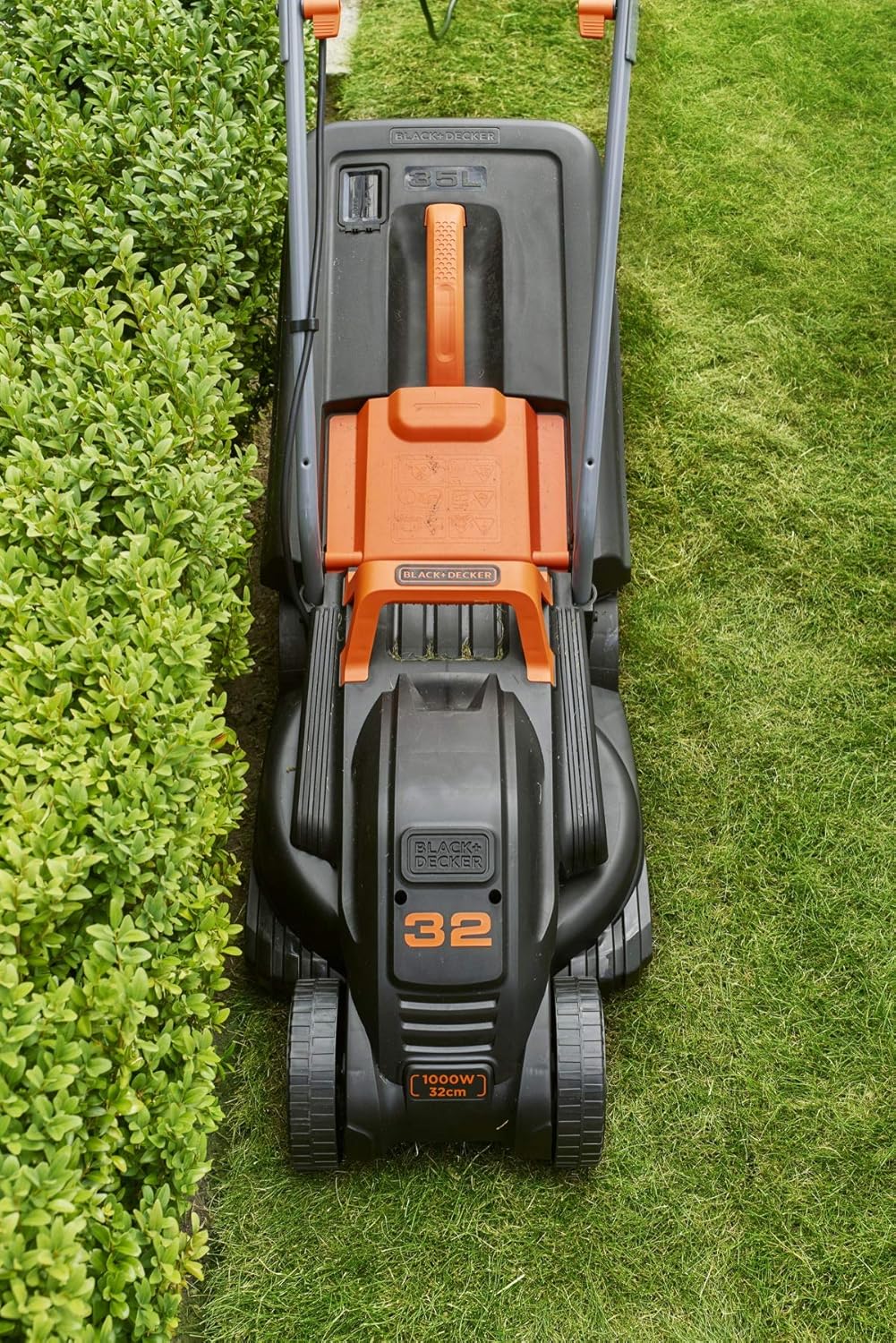 BLACK+DECKER Fahrrad-Rasenmäher, 1600 W, 38 cm Schnittbreite, E-Antrieb, EdgeMax und SoftTouch, 6 Schnitthöhen, 45-Liter-Fangbehälter, BEMW471BH