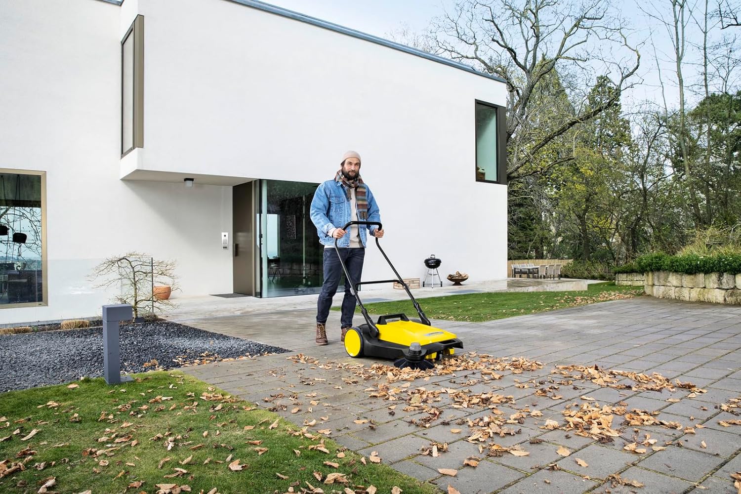 2025 S 6 Twin udendørs manuel fejemaskine – 10 gallon kapacitet – 33,9″ fejebredde – Fejer op til 32.300 kvadratfod i timen