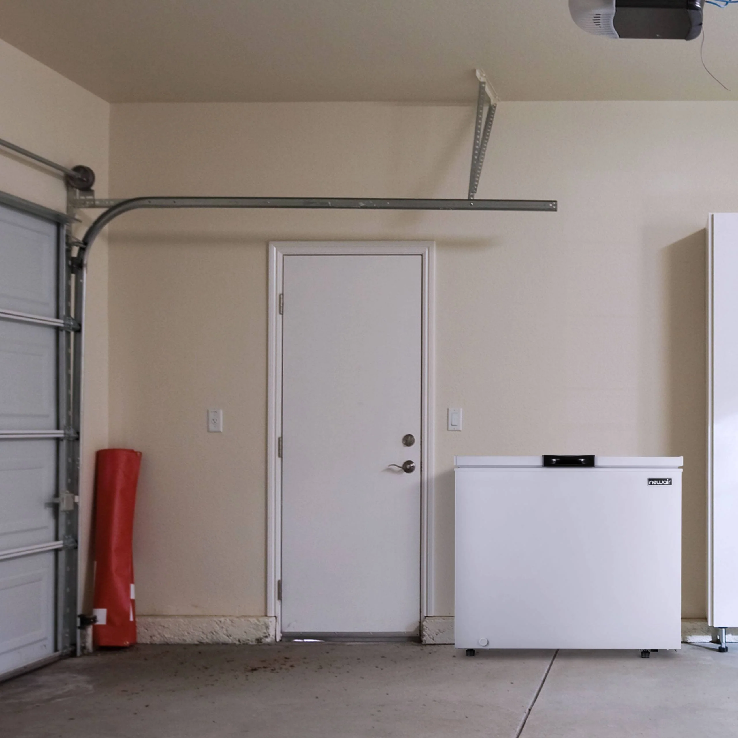 2025 Newair® kompakt kummefryser. 6,7 kubikfod – kølig grå