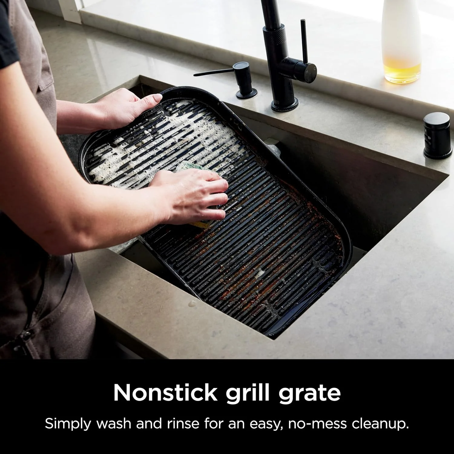 2025 Ninja Woodfire Pro XL udendørs grill og ryger. Termometer. 4-i-1 mastergrill. BBQ-ryger. Udendørs airfryer. Ovn. Bærbar. Elektrisk grill. Mørkegrå. Model OG850