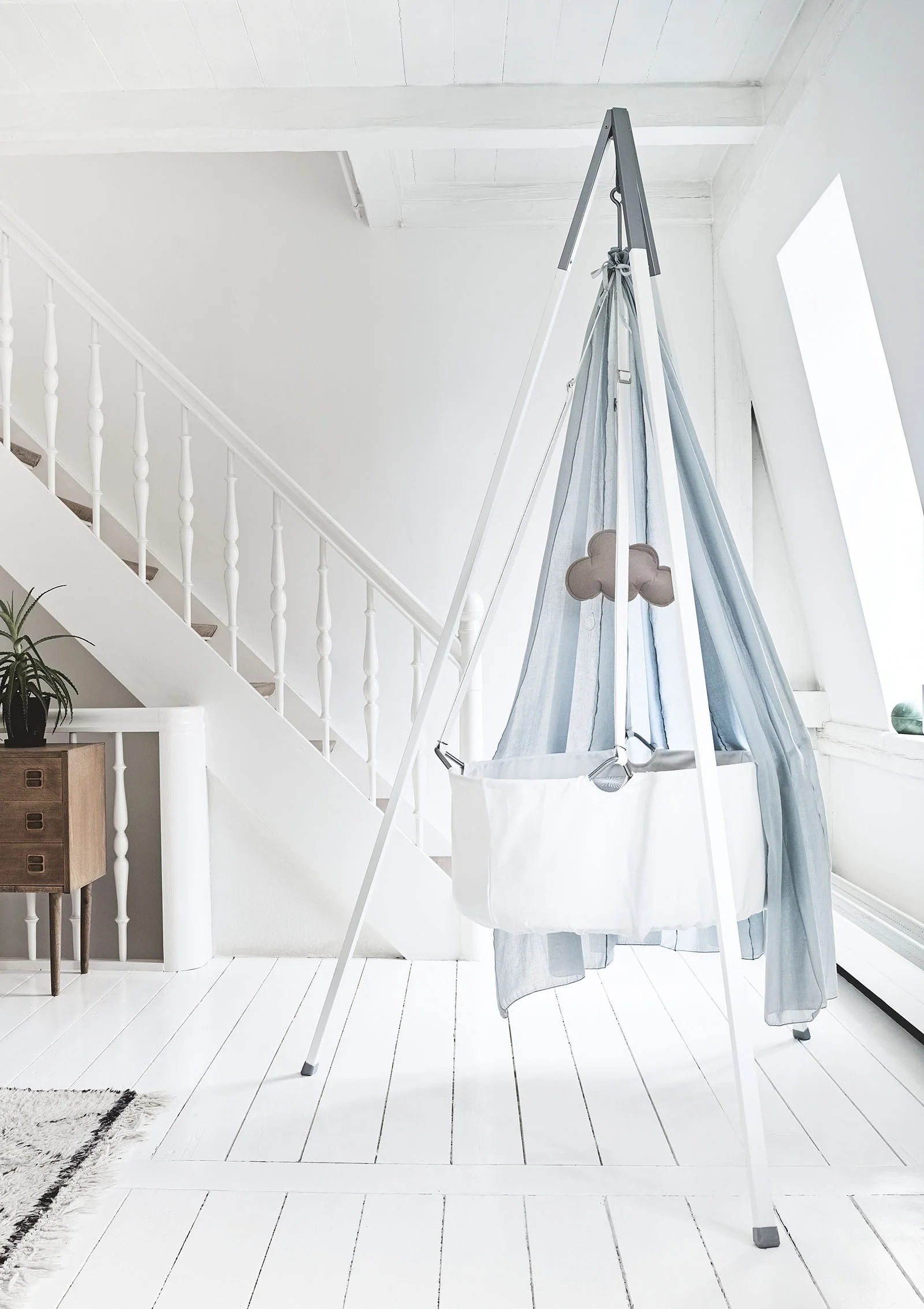 2025 'Klassisk' krybbesæt med hvid/hvid stativ