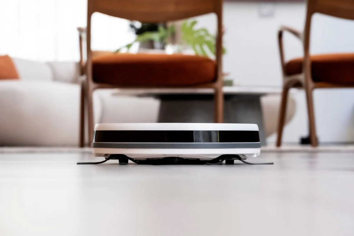 Aspirateur robot RCV 1 2025 – Nettoyage intelligent et efficace des sols durs