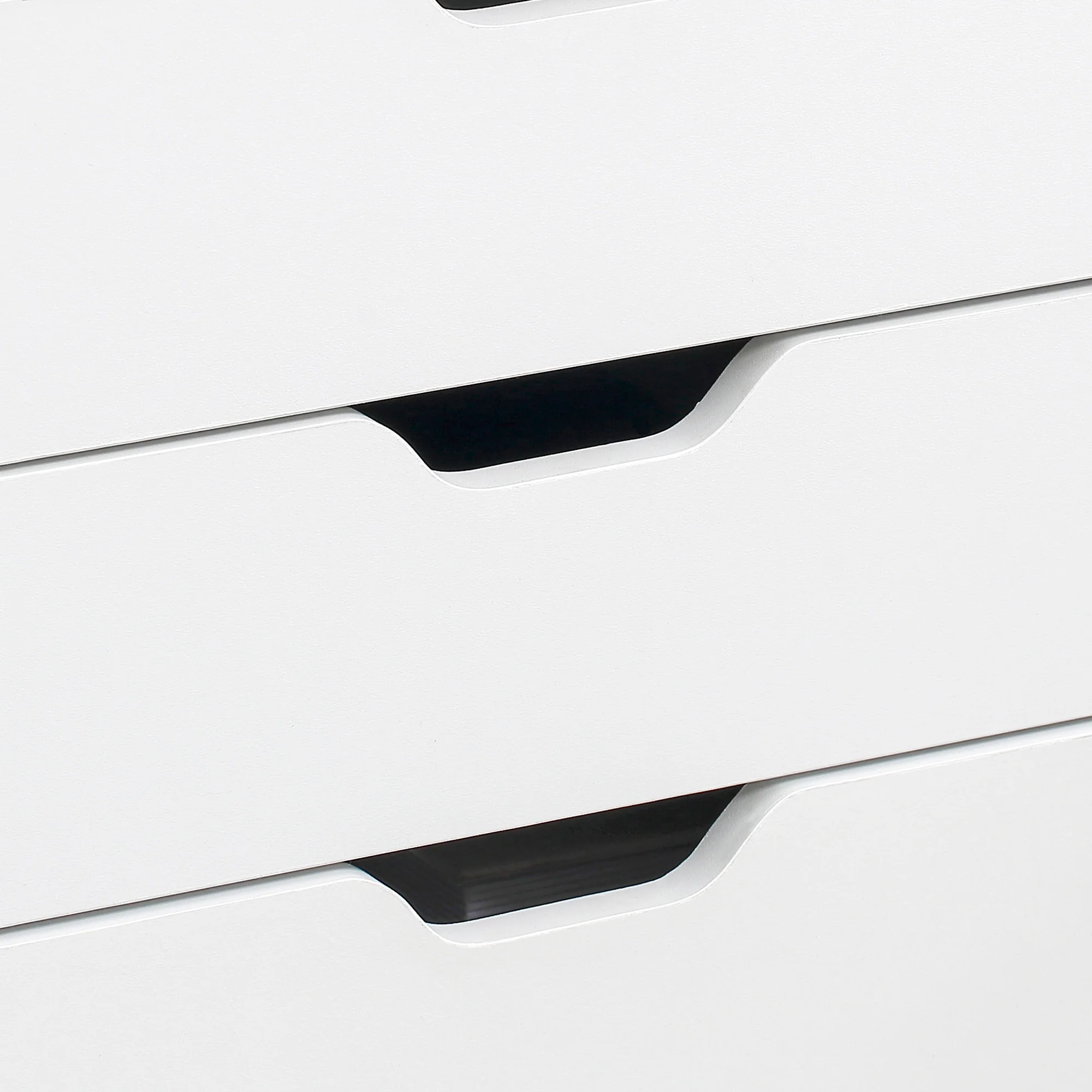 Vertikaler Aktenschrank mit 7 Schubladen. Mobiles Büromöbel mit Rollen. Weiß.