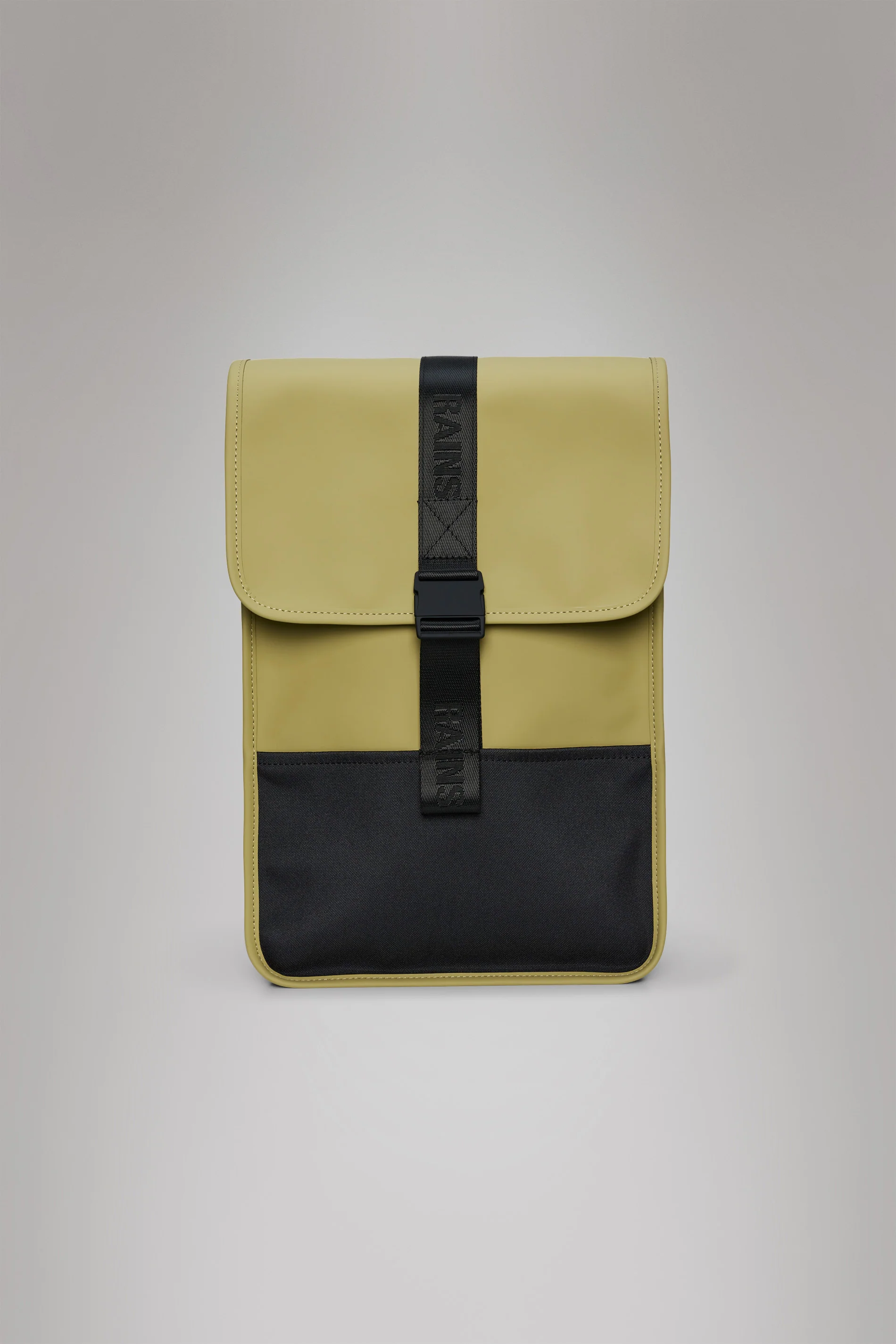 2025 Trail Backpack Mini – Vandafvisende dagrygsæk (15) med klap og gummispænde – PU-stof – Polstret laptoprum