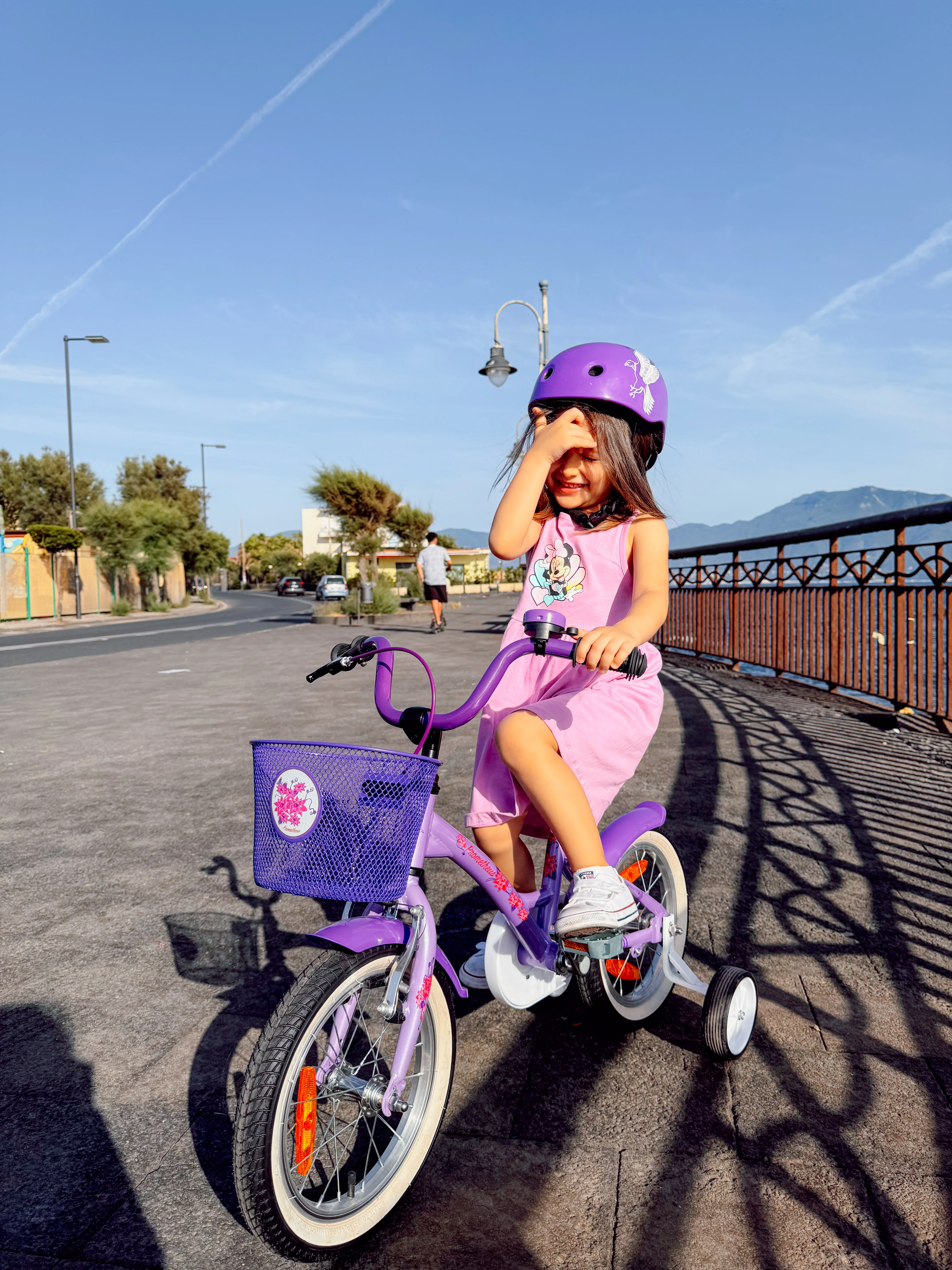 2025 Kinderfahrrad, 14 Zoll, mit Stützrädern. Violett und Weiß. Alter: 3–4 Jahre