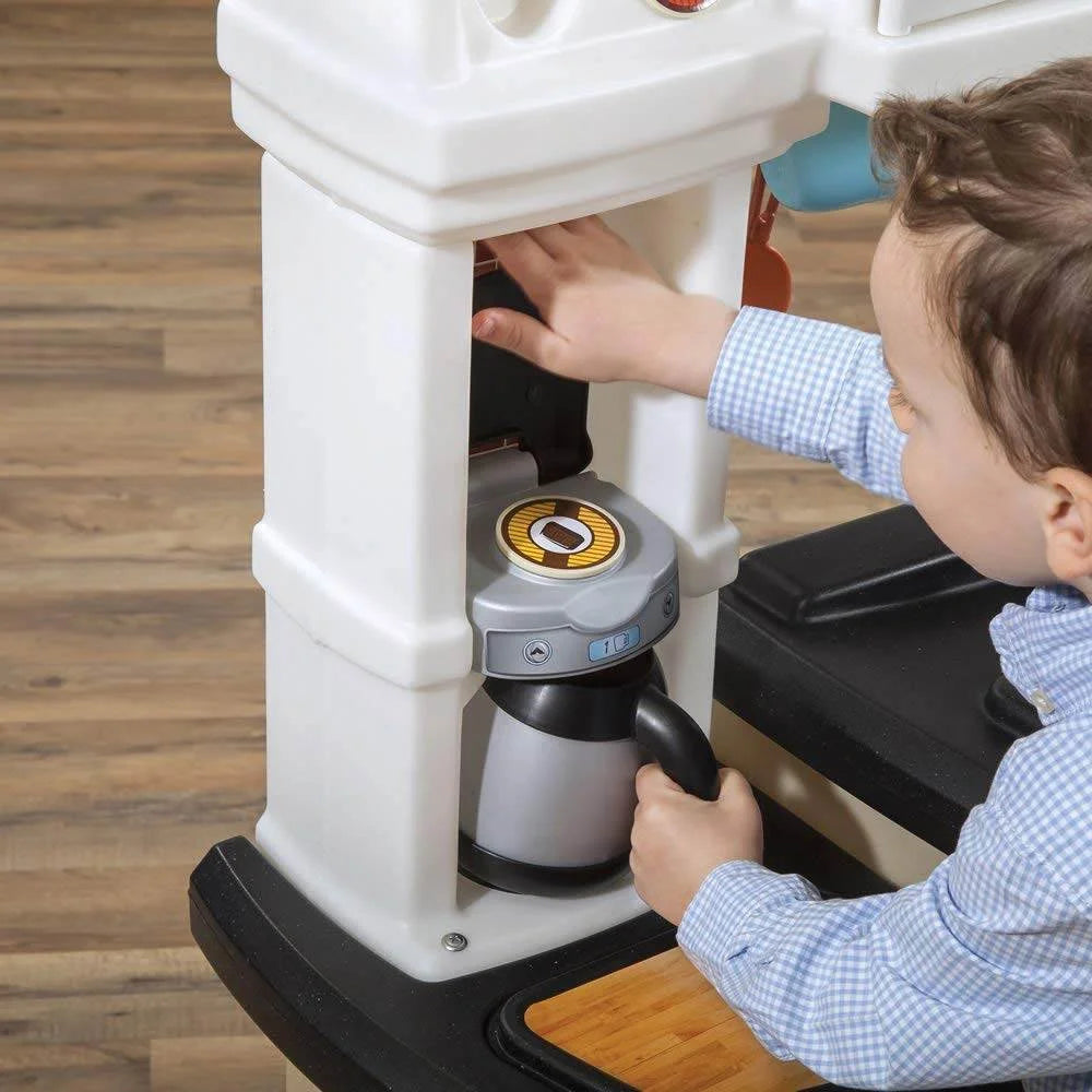 2025 Step2 Große Gourmet-Spielküche für Kinder in Weiß und Braun mit 35 Zubehörteilen