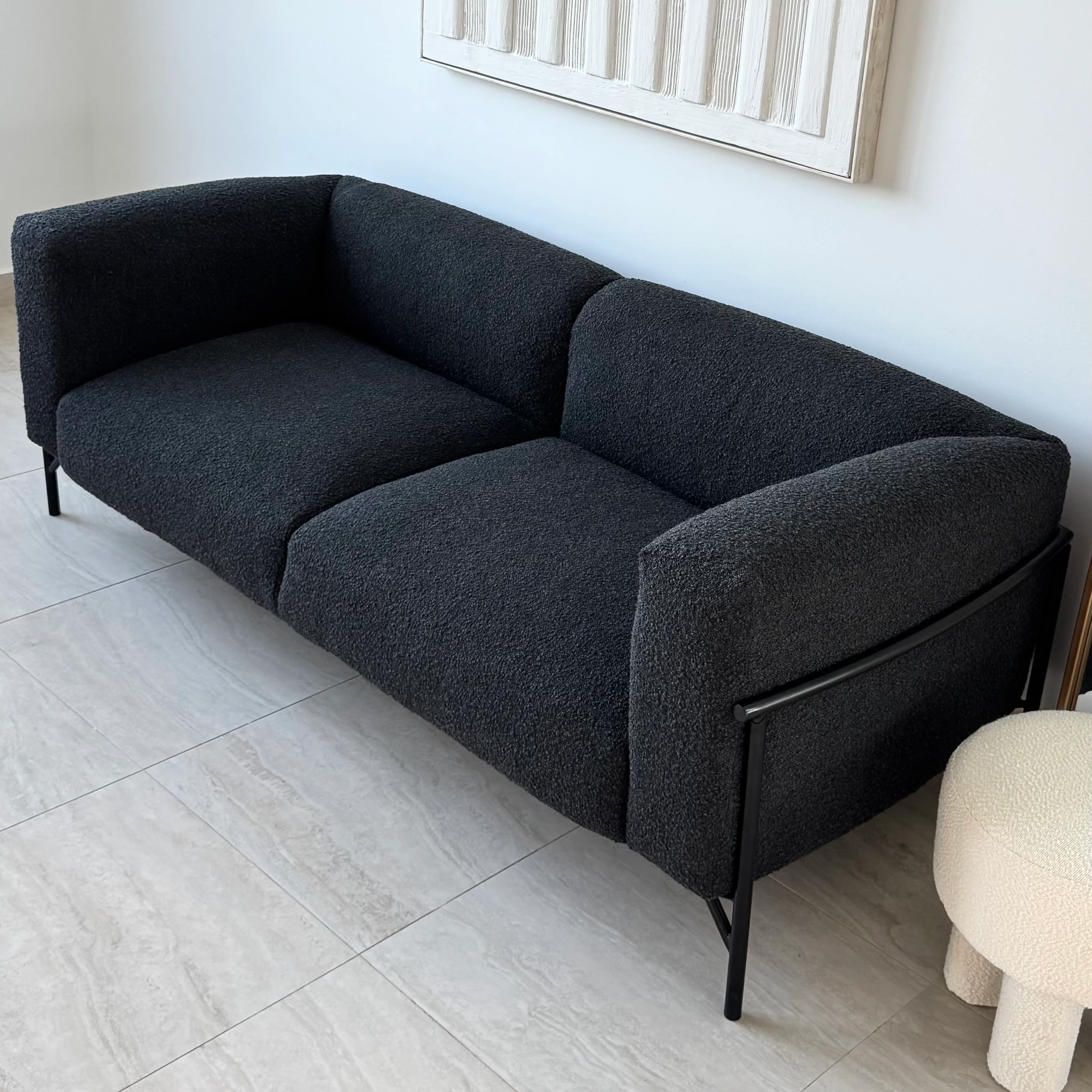 Sofa aus schwarzem Bouclé-Stoff