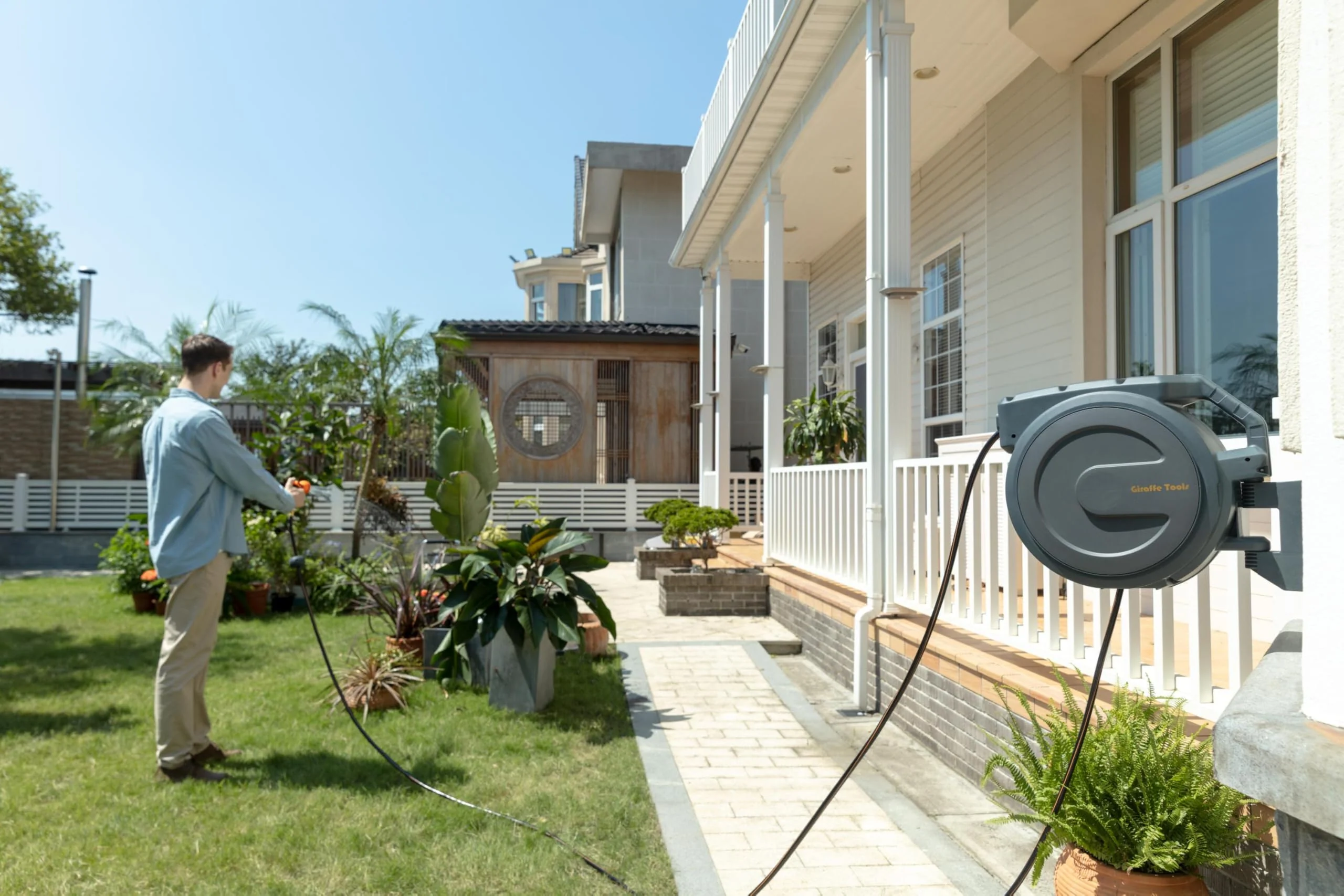 2025 Giraffe Tools automatisk vægmonteret slangeoprullerboks 35m + 2m. 180° roterende slangeopruller med 7 justerbare dyser og tilslutningsslange