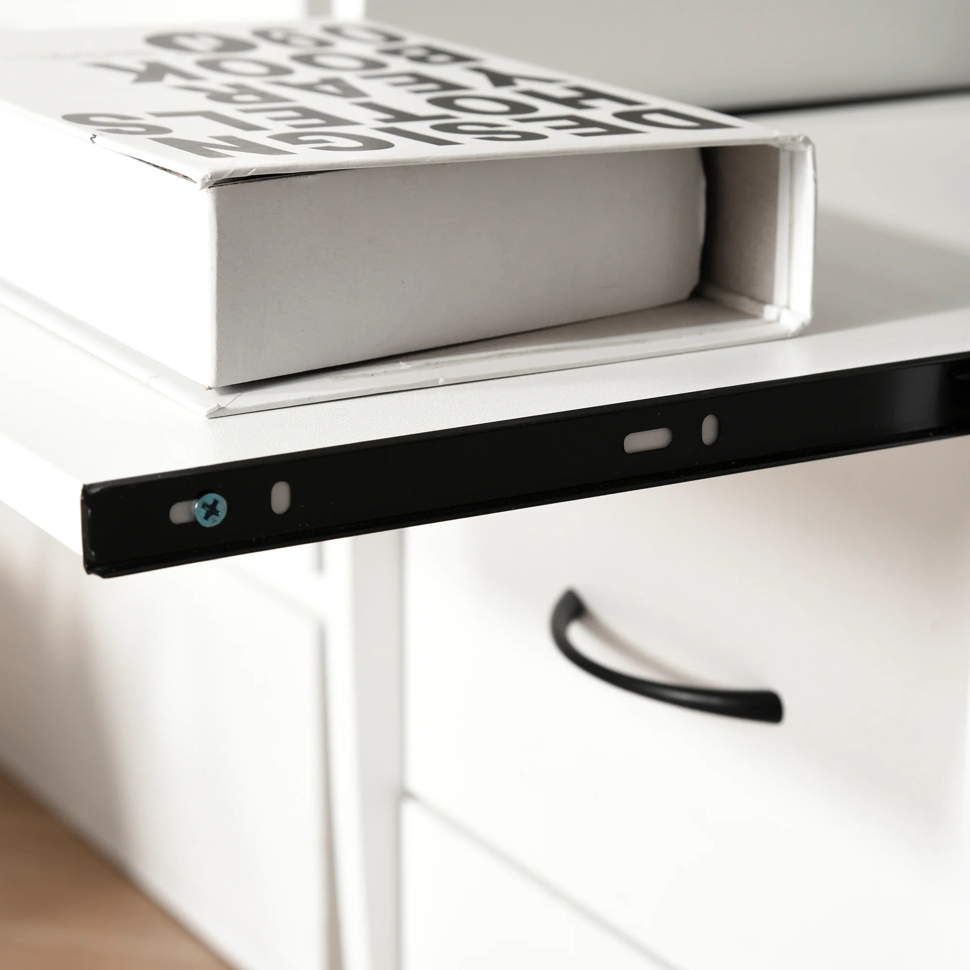 Büro-Computertisch – PC-Tisch mit Tastaturschublade. Ausziehbare Scannerablage. Weiß