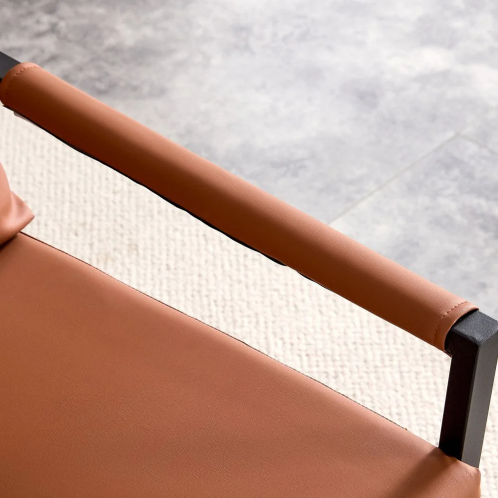 Modernes 2-Sitzer-Sofa mit 2 Kissen – PU-Leder, hochdichter Schaumstoff, schwarz lackiertes Metallgestell, braune Farbe