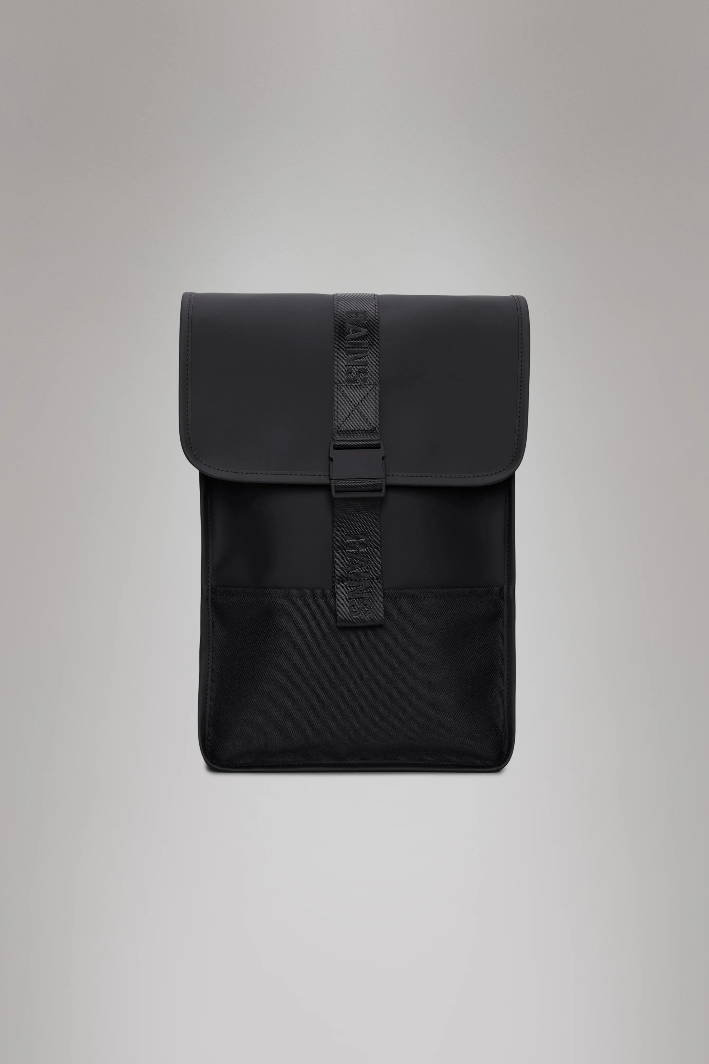 2025 Trail Backpack Mini – Vandafvisende dagrygsæk (15) med klap og gummispænde – PU-stof – Polstret laptoprum