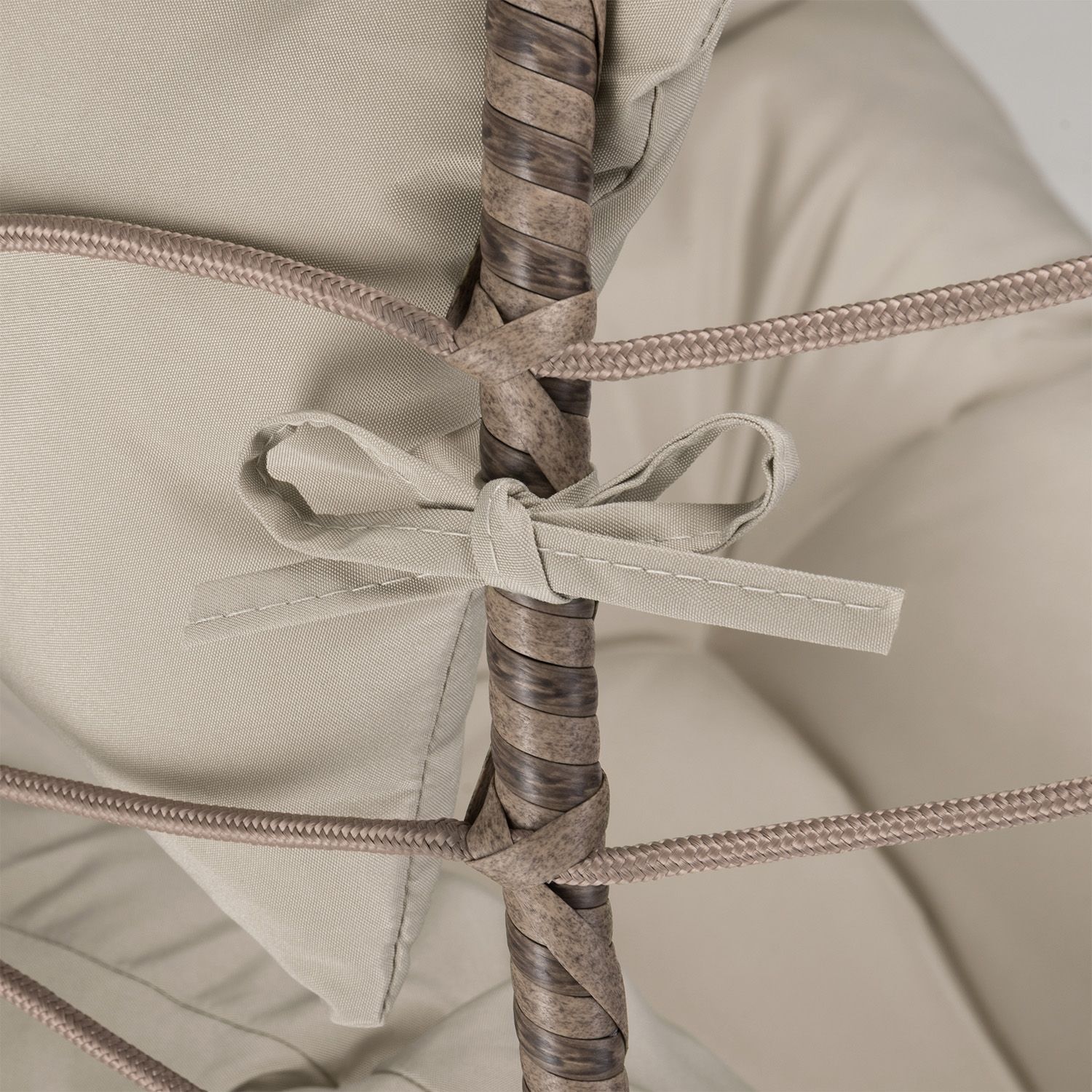 Fauteuil suspendu double Aria 2025 en résine tressée