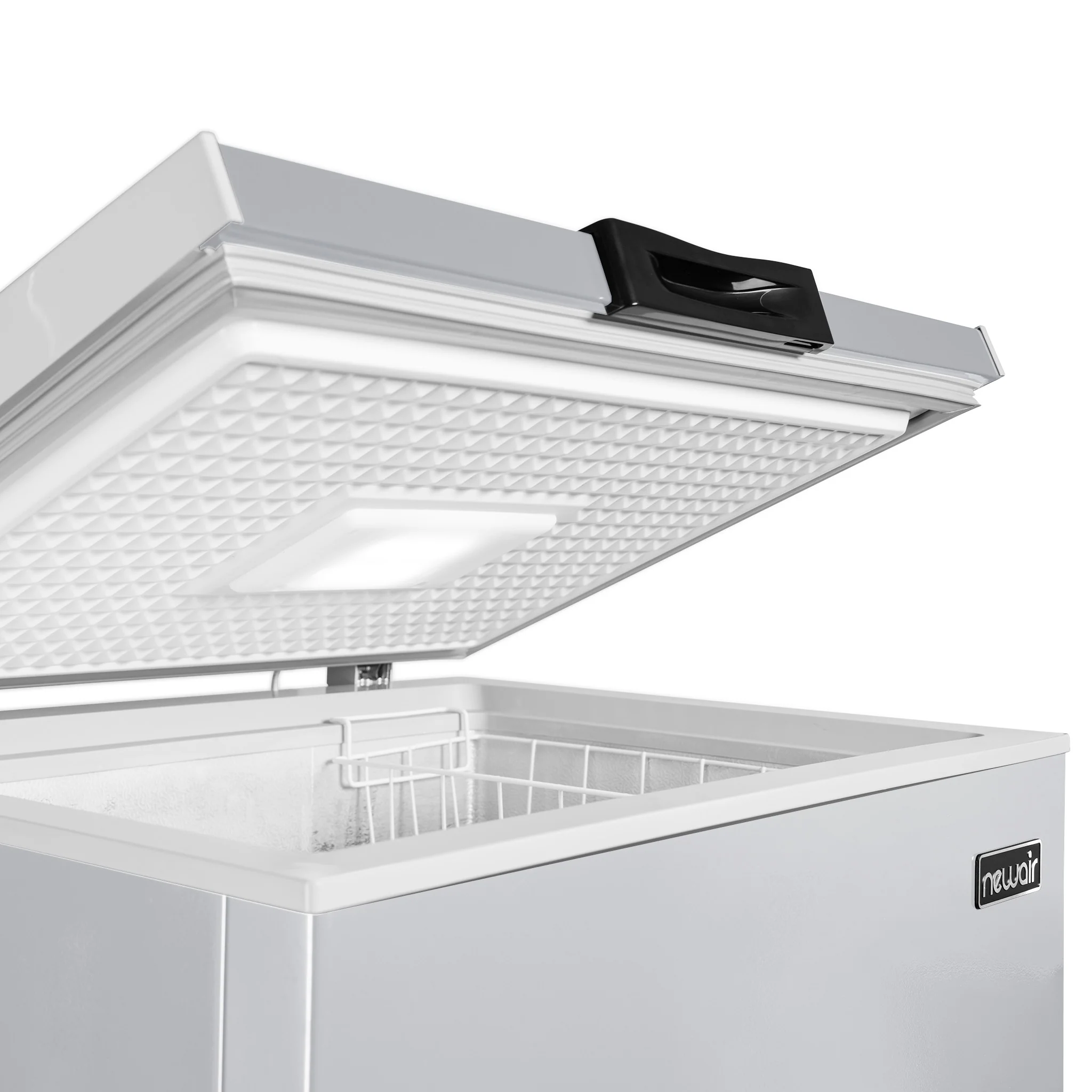 2025 Newair® Minifryser. 1,75 m³ – Kølig grå