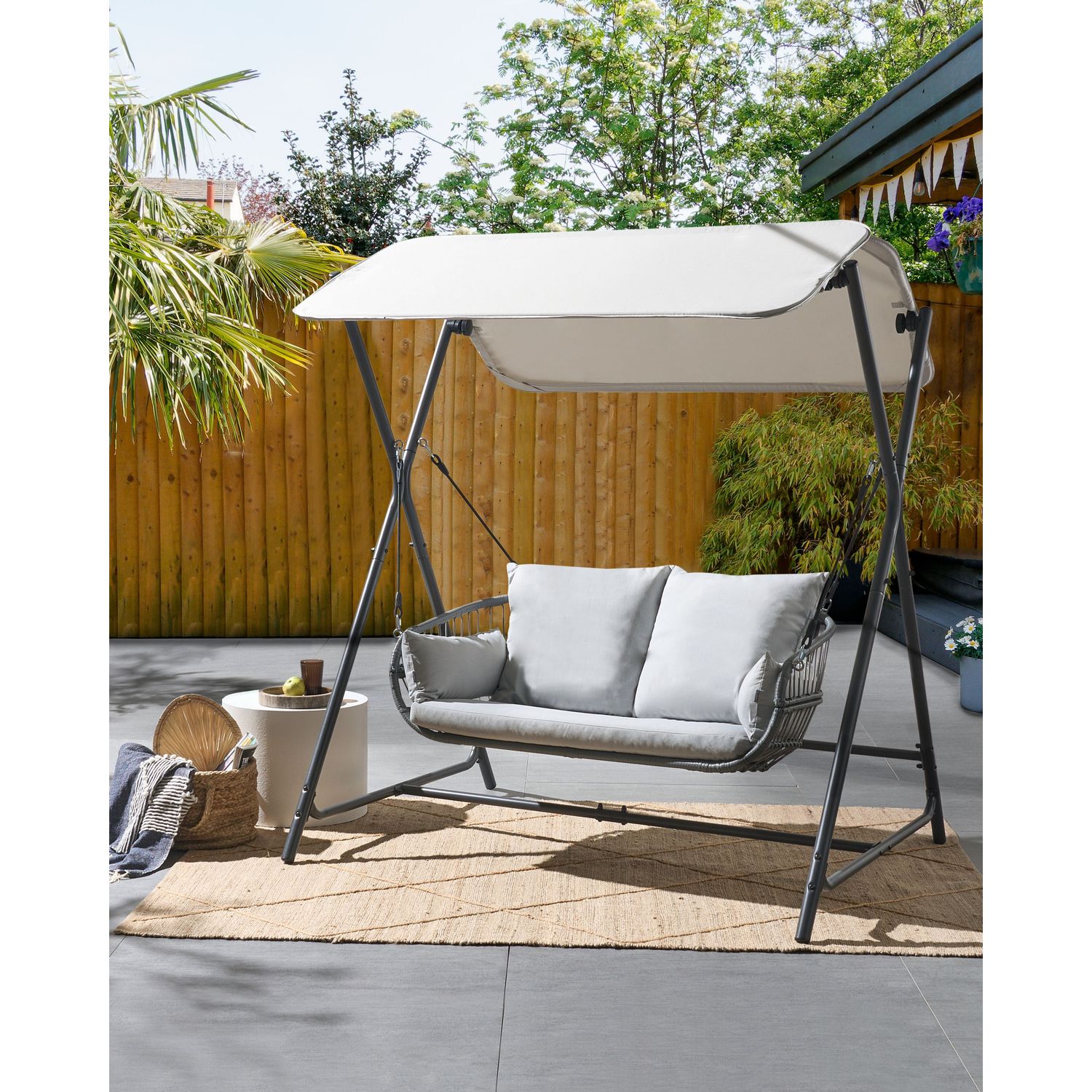 Moderne Gartenschaukel, Sitzfläche aus Polyester-Polyethylen mit Sonnendach, hellgraues Stahlgestell, Fiastra - Grau