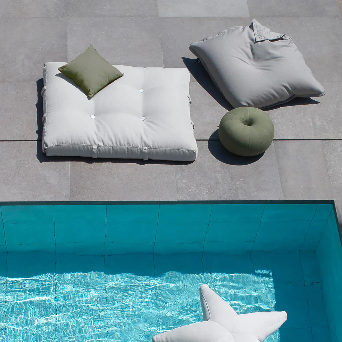 Bali schwimmender Liegestuhl