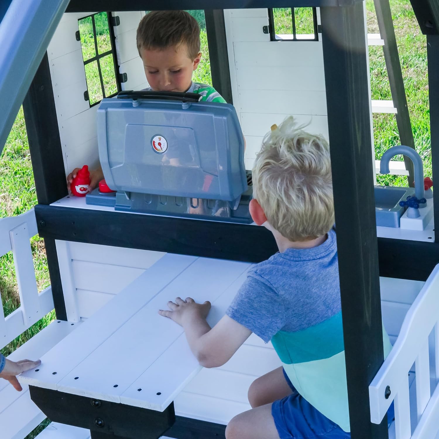 Ensemble de jeux extérieur en bois de cèdre Backyard Discovery Canyon Creek 2025 avec toboggan, cabane dans les arbres, balançoires et mur d'escalade