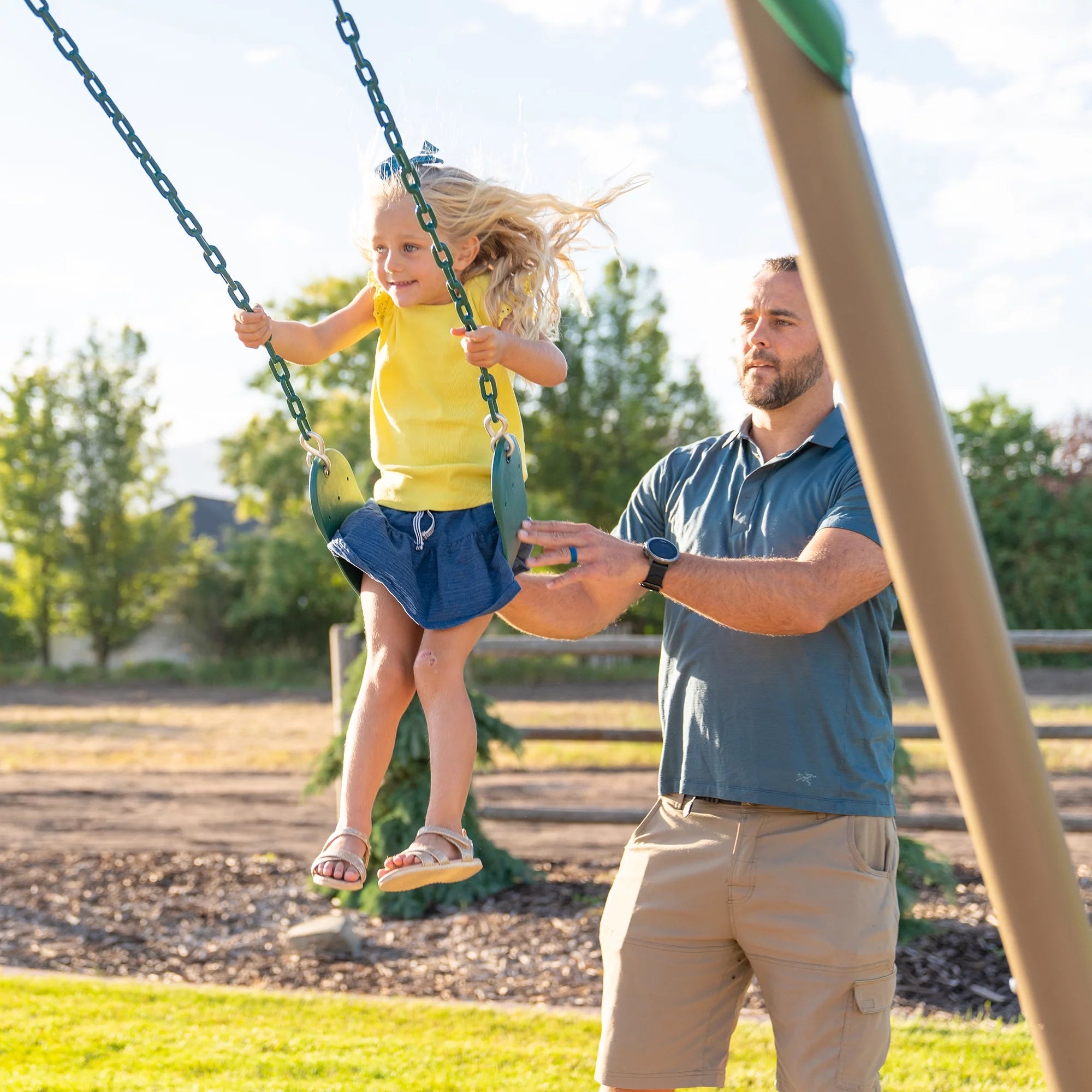 2025 Lifetime børnegyngesæt i metal med 2 gynger og trapezstang – 9 fod (91137)