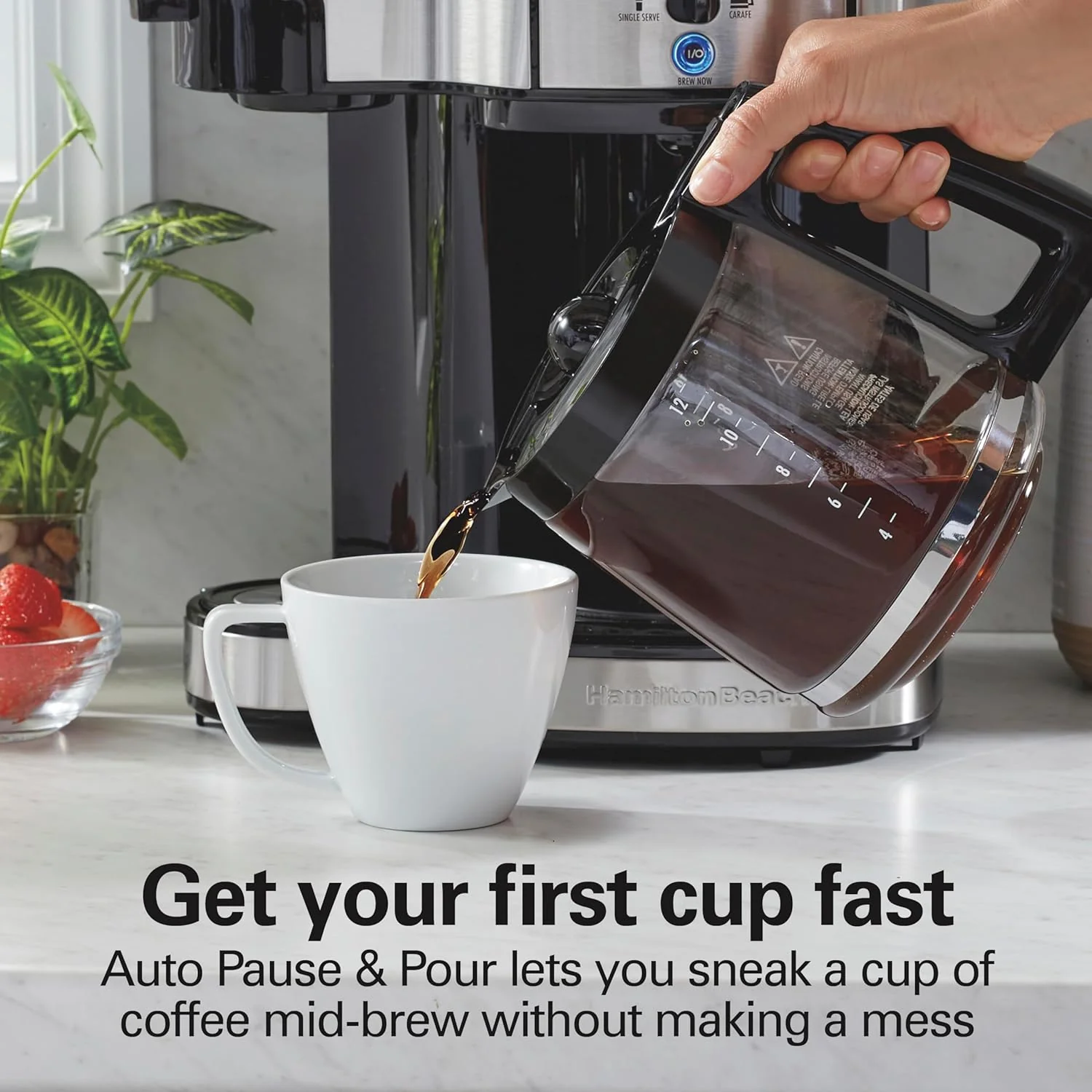 Cafetière à filtre programmable Hamilton Beach 2-en-1 (2025). Capacité : 12 tasses. Carafe en verre. Fonction pause et service automatiques. Couleur : Noir (49980R).