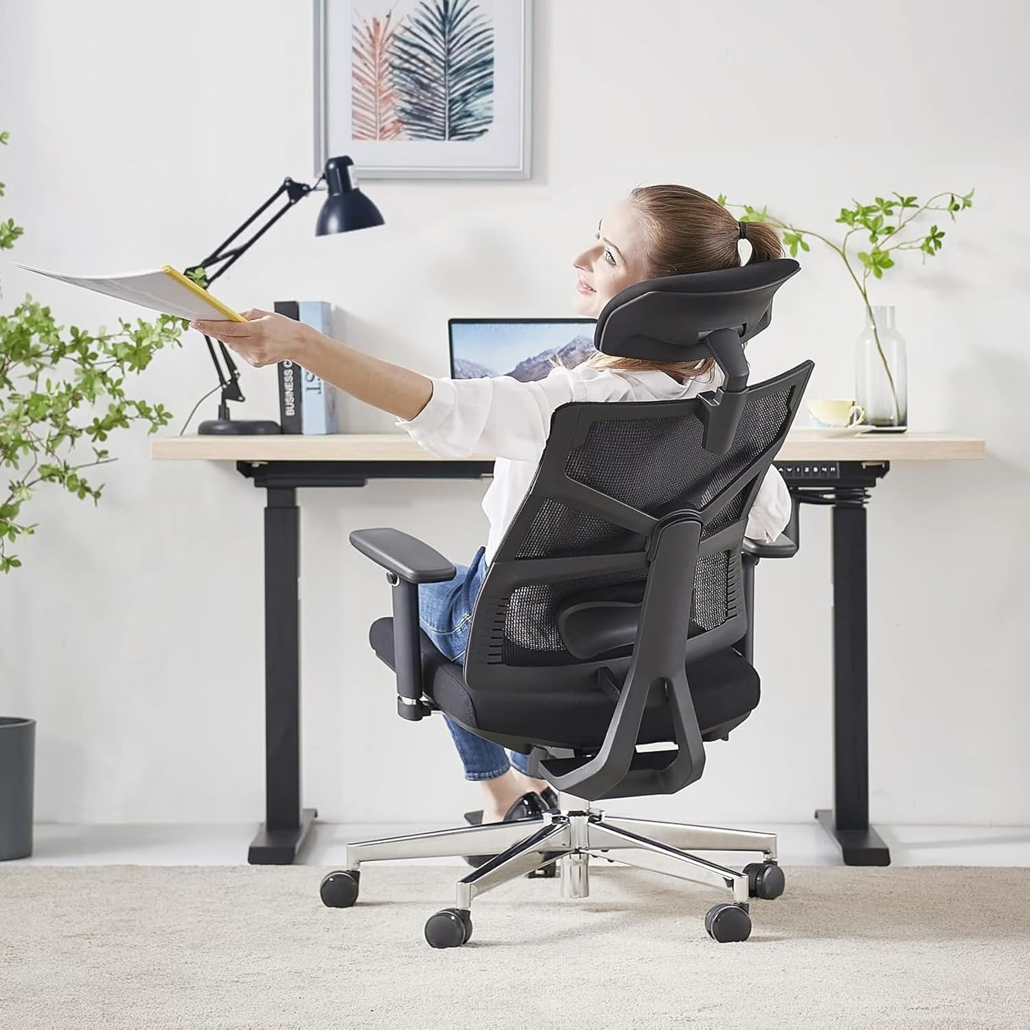 HOLLUDLE Ergonomischer Bürostuhl mit adaptiver Rückenlehne, hoher Rückenlehne, 4D-Armlehnen, verstellbarer Sitztiefe, Lendenwirbelstütze und 2D-Kopfstütze, Schwarz