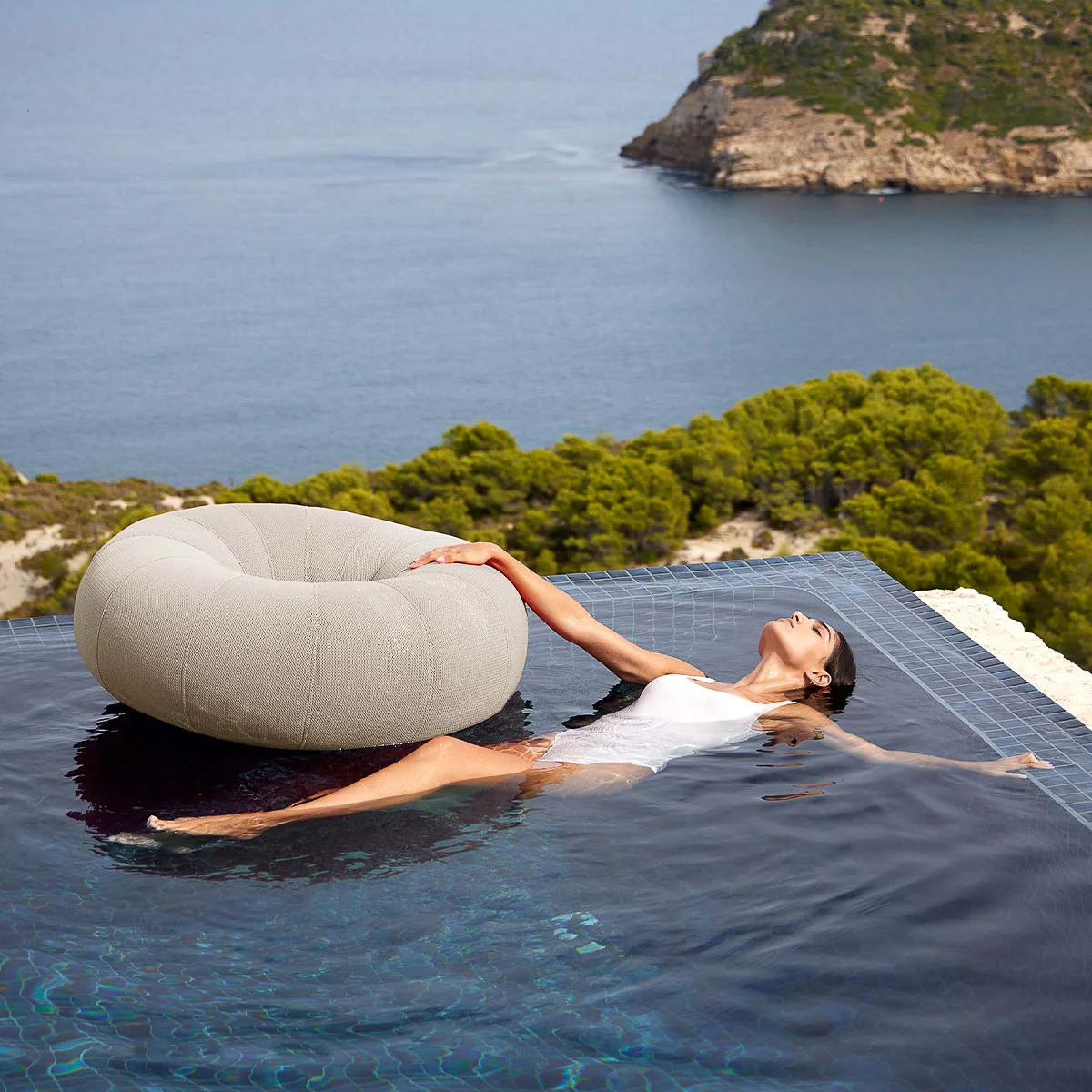 Don Out Floating Table