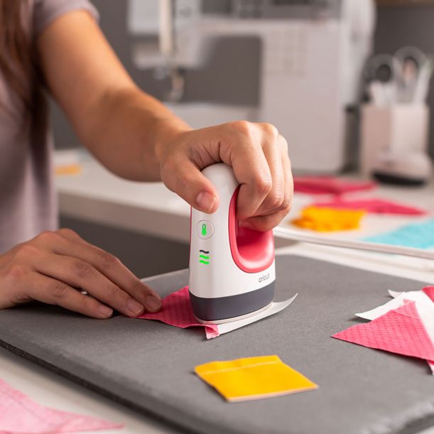 EasyPress Mini™ in Himbeere + Set mit Bügelzubehör