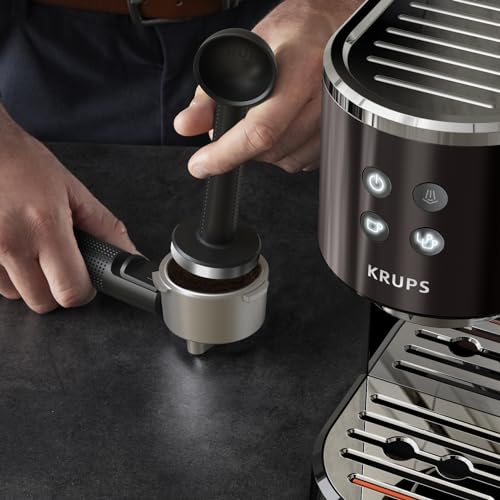 Machine à expresso Krups Virtuoso Essential - 15 bars. Acier inoxydable noir. Design compact et élégant. Arrêt automatique. Expresso et cappuccino. Thermobloc. Buse vapeur. Doseur inclus. XP4418