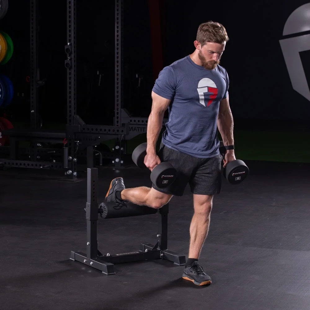 Titan Fitness squatrulle til ét ben. En selvstændig træningsmaskine, der er specielt designet til underkrops- og bulgarske split squats.