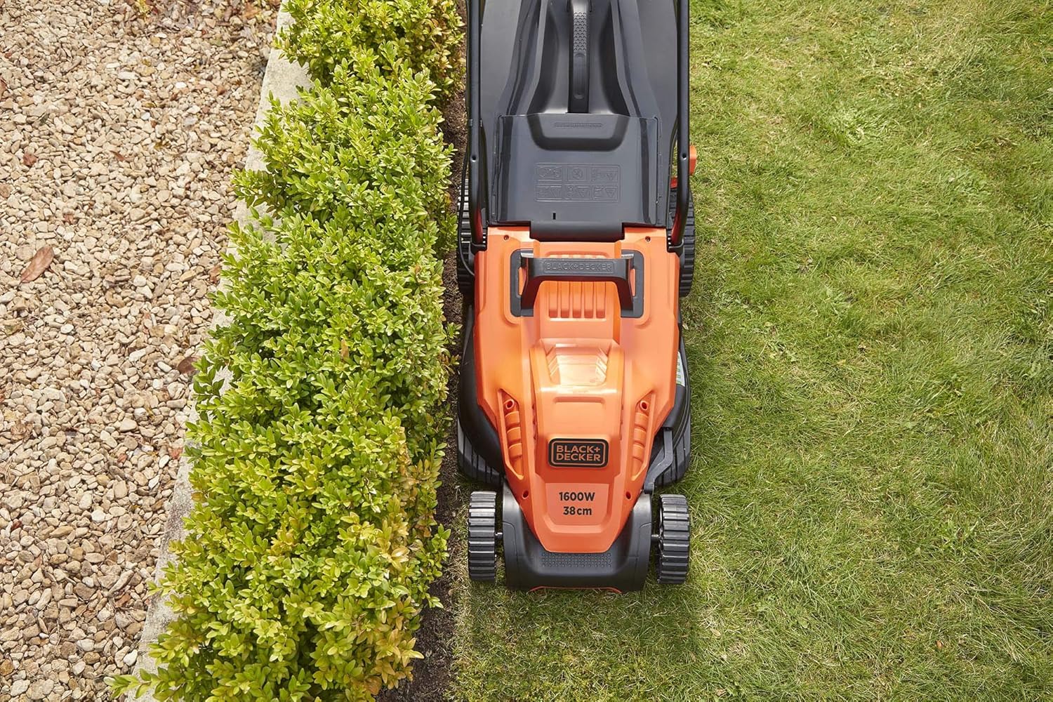 BLACK+DECKER Fahrrad-Rasenmäher, 1600 W, 38 cm Schnittbreite, E-Antrieb, EdgeMax und SoftTouch, 6 Schnitthöhen, 45-Liter-Fangbehälter, BEMW471BH