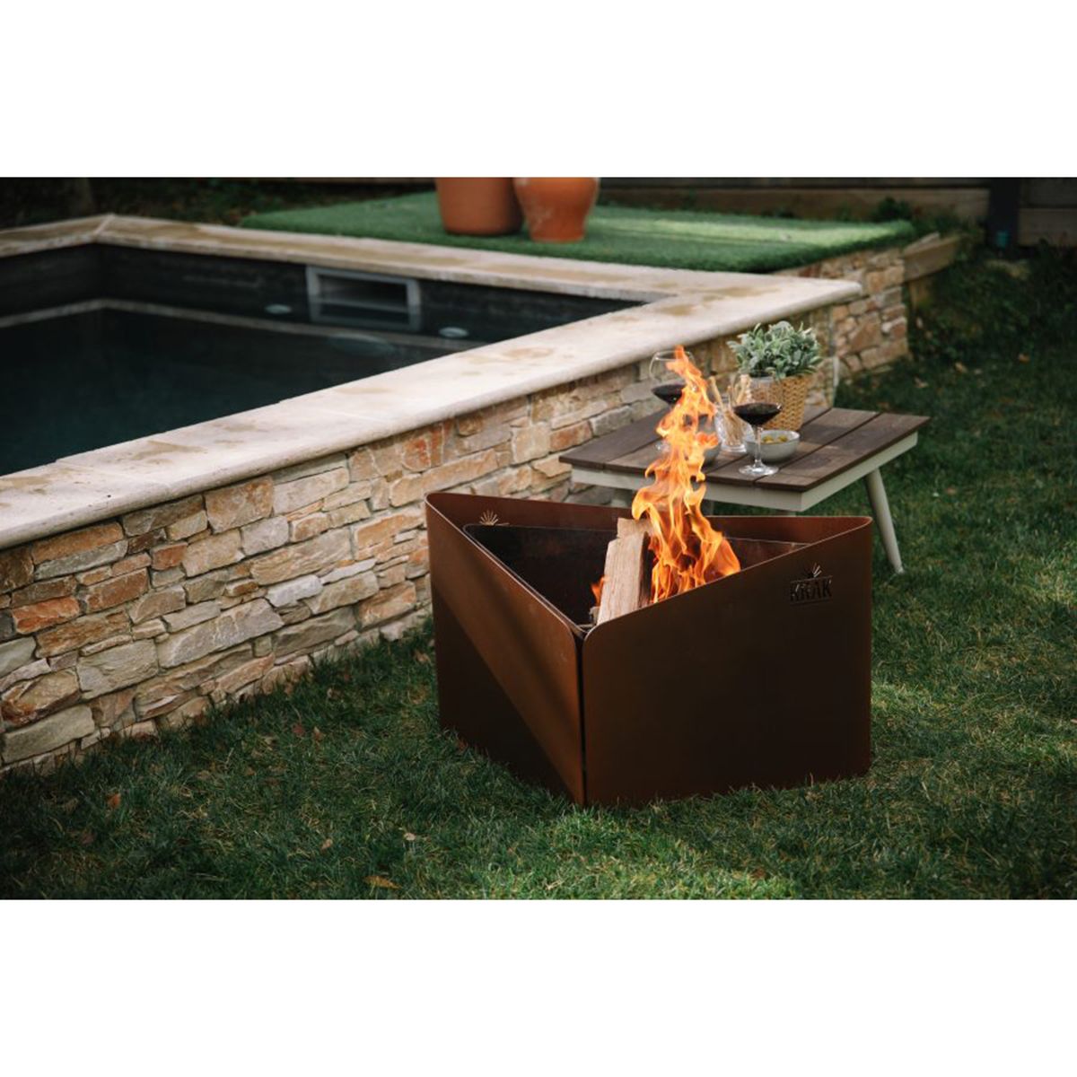Krak Holzfeuerschale + Grill 79 x 69 cm – Levant + Grill Fleur De Rouille