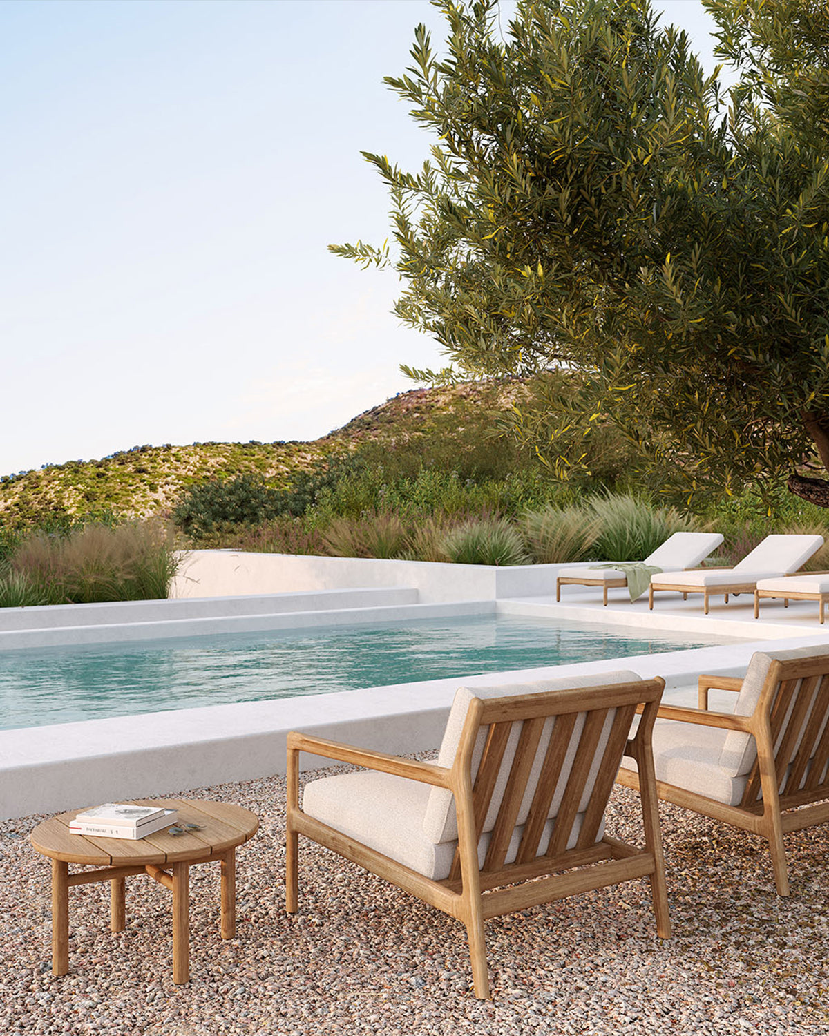 Quatro Outdoor Side Table 23.5