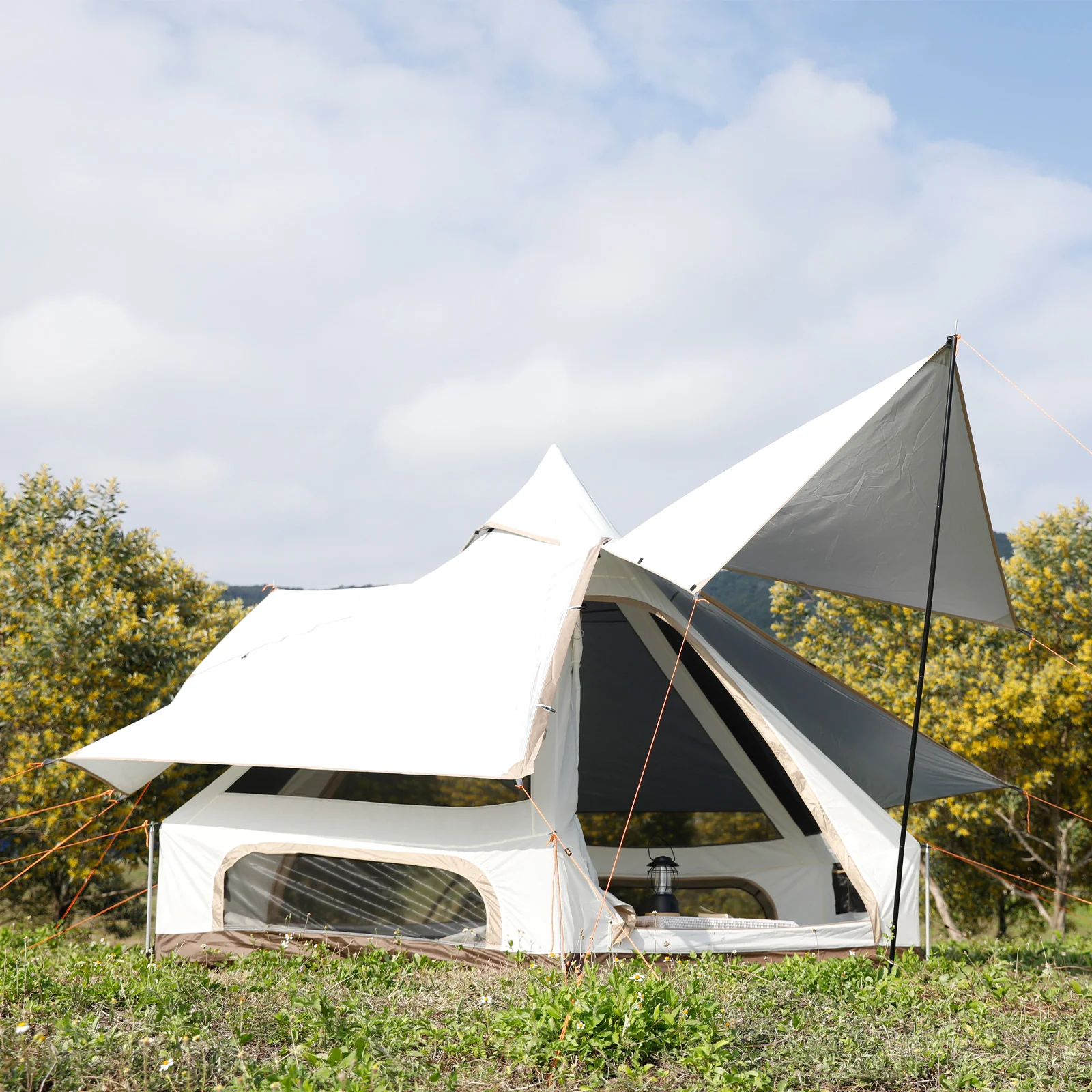 2025 KingCamp Dschingis 320 Light – 2-personers tipitelt med en diameter på 3,2 m. 3000 mm vandsøjle og modulære solskærme til glamping og festivaler