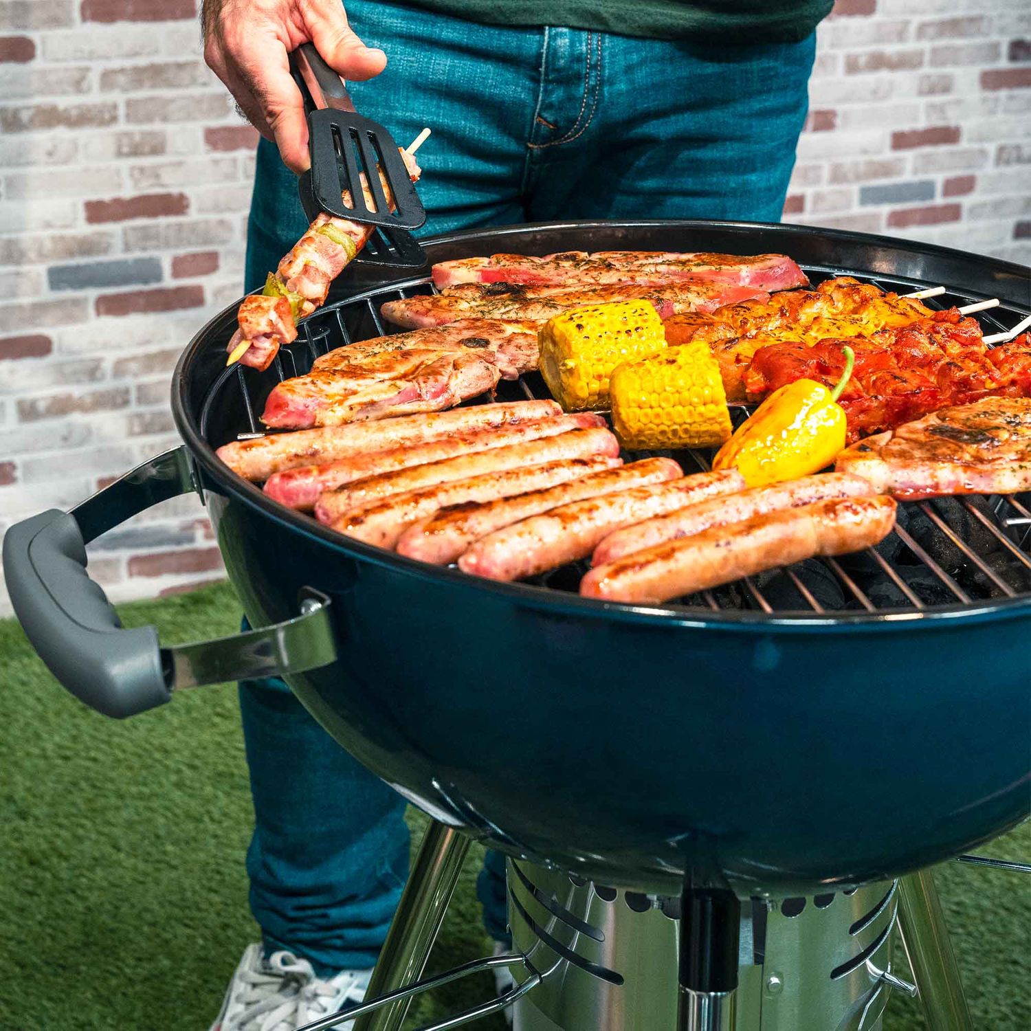 Kekai Yellowstone Tragbarer Holzkohlegrill mit Rädern, 58 x 47 x 100 cm, rund, mit Deckel und Feuerzeug, emailliert, blau