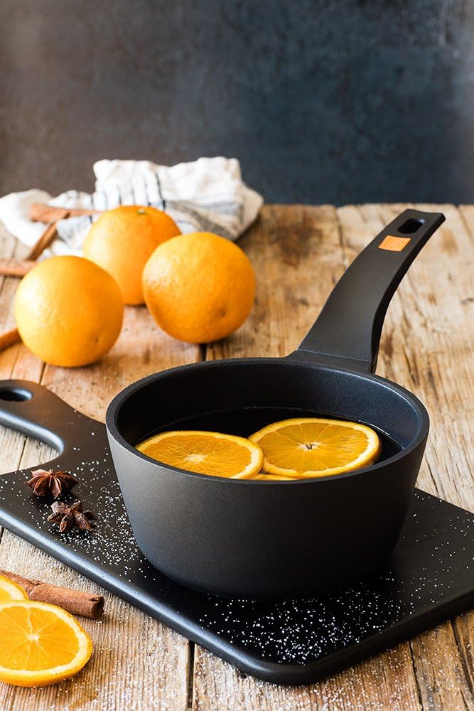 BRA Effizientes 9-teiliges Antihaft-Kochgeschirr-Set aus Aluminiumguss, geeignet für alle Herdarten und Induktion (Besteht aus 4 Töpfen und 1 Topf + 4 Deckeln)