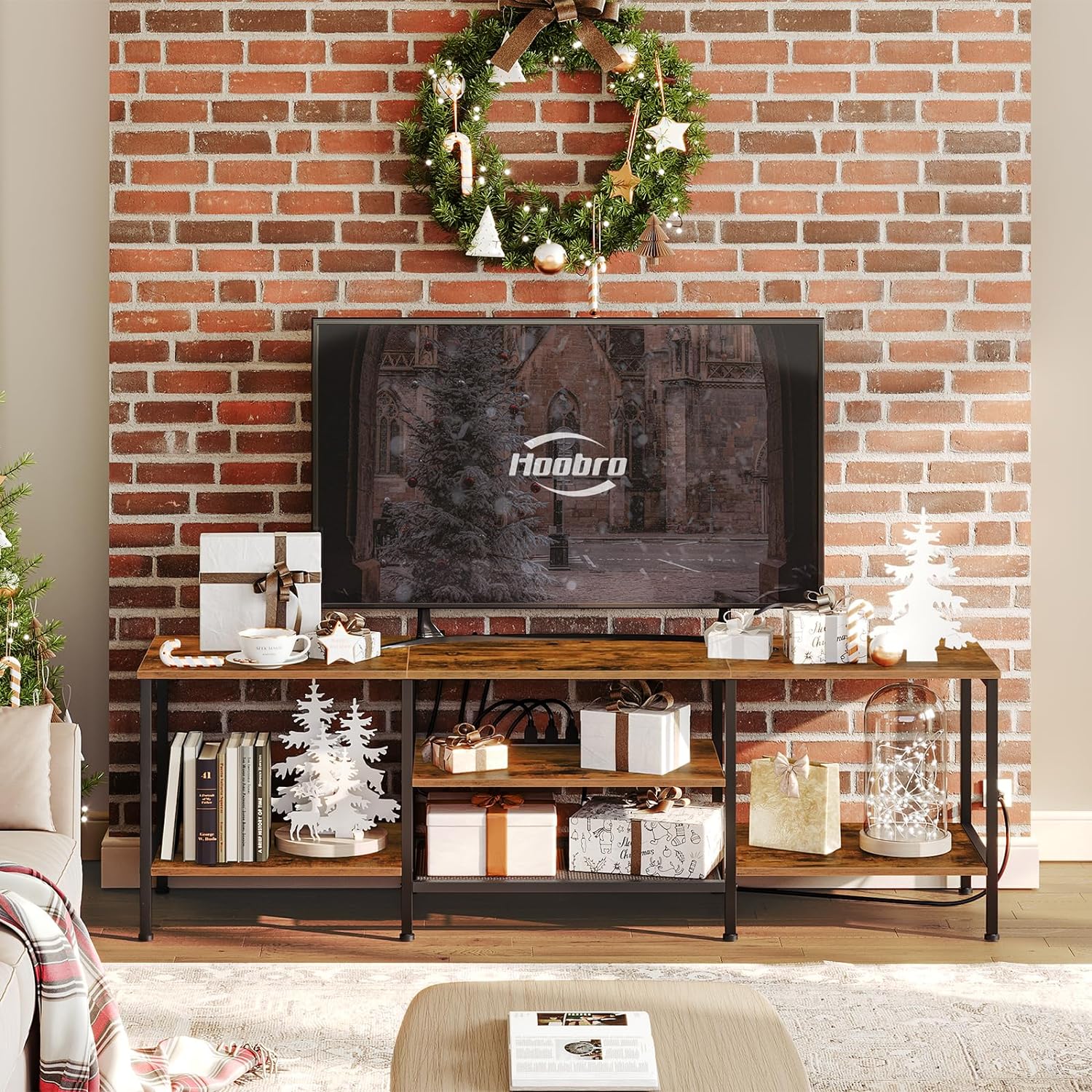 TV-Ständer mit integrierten Steckdosen für Fernseher bis zu 75 Zoll, Konsolentisch mit offenen Regalen, Entertainment-Center im Industrial-Stil für Wohn- oder Schlafzimmer, Rustikales Braun und Schwarz BF60DS01