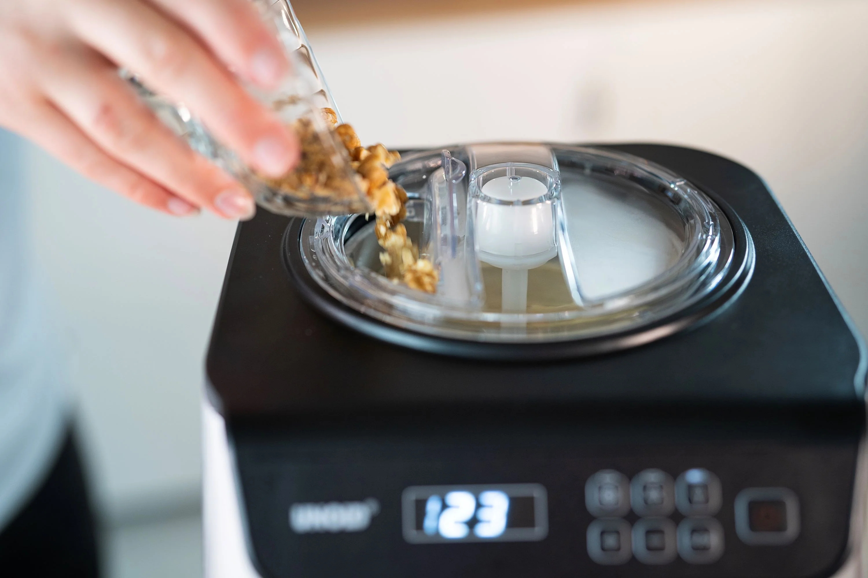 2025 Ein Eiswürfelbereiter 1,2 l